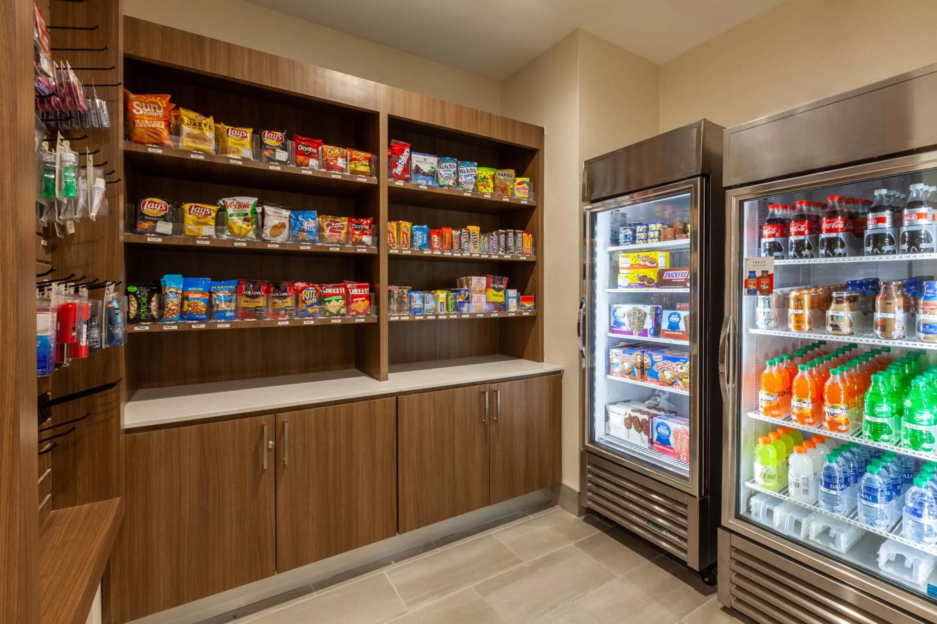 On-site shops in La Quinta Inn & Suites by Wyndham Lafayette Oil Center