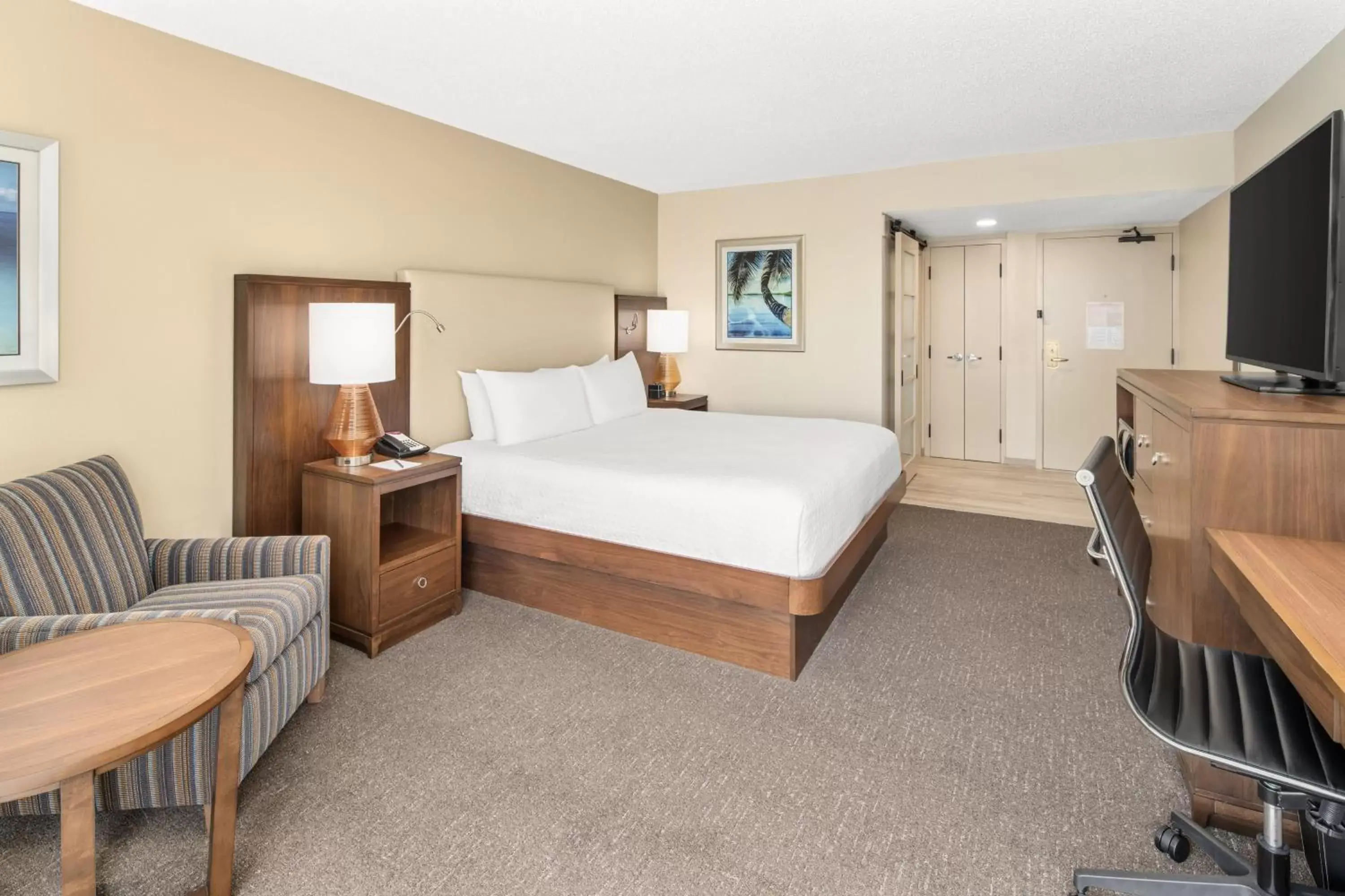 Photo of the whole room, Bed in Crowne Plaza Hotel Fort Myers at Bell Tower Shops, an IHG Hotel