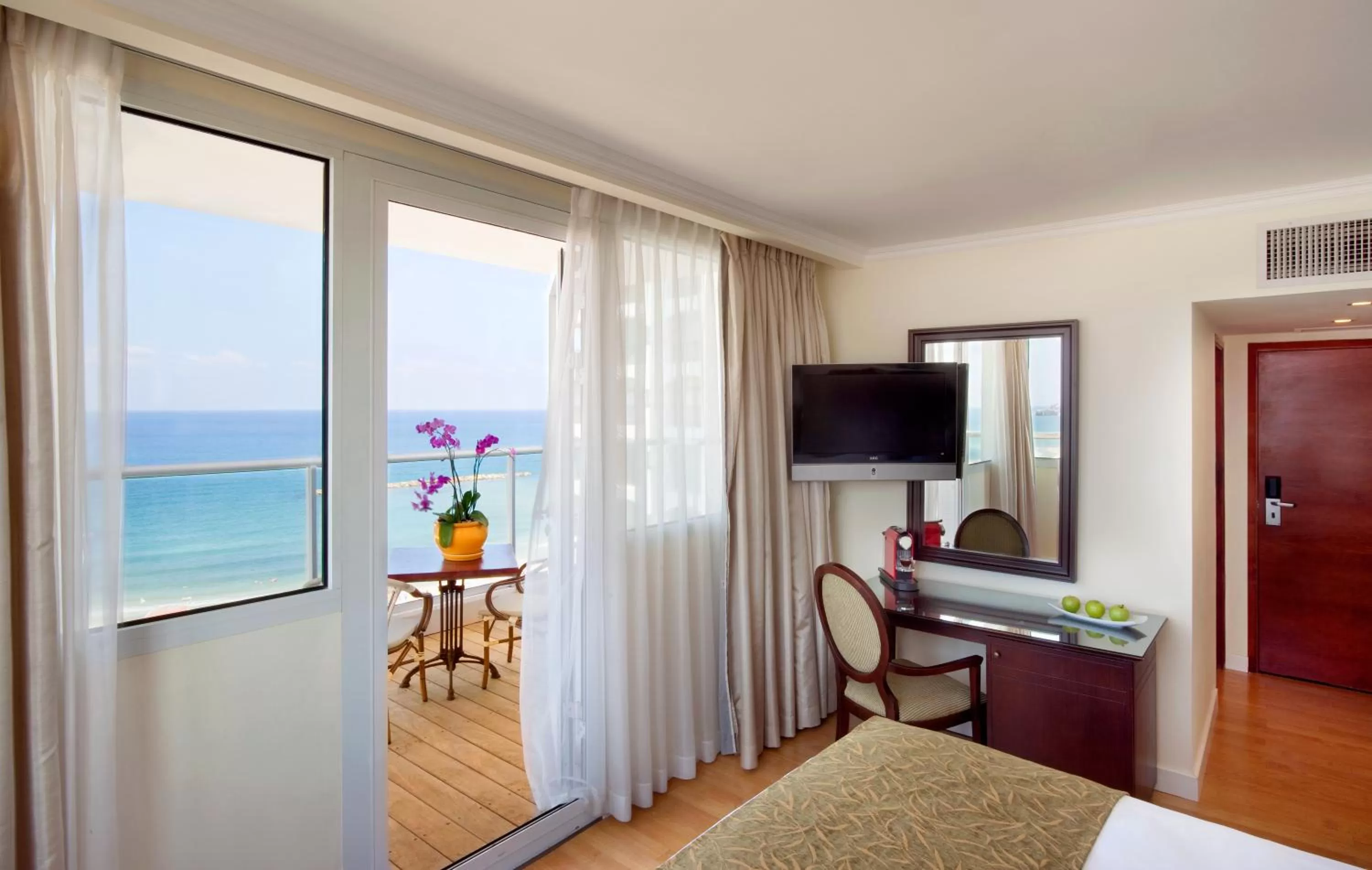 View (from property/room), Bed in Orchid Tel Aviv