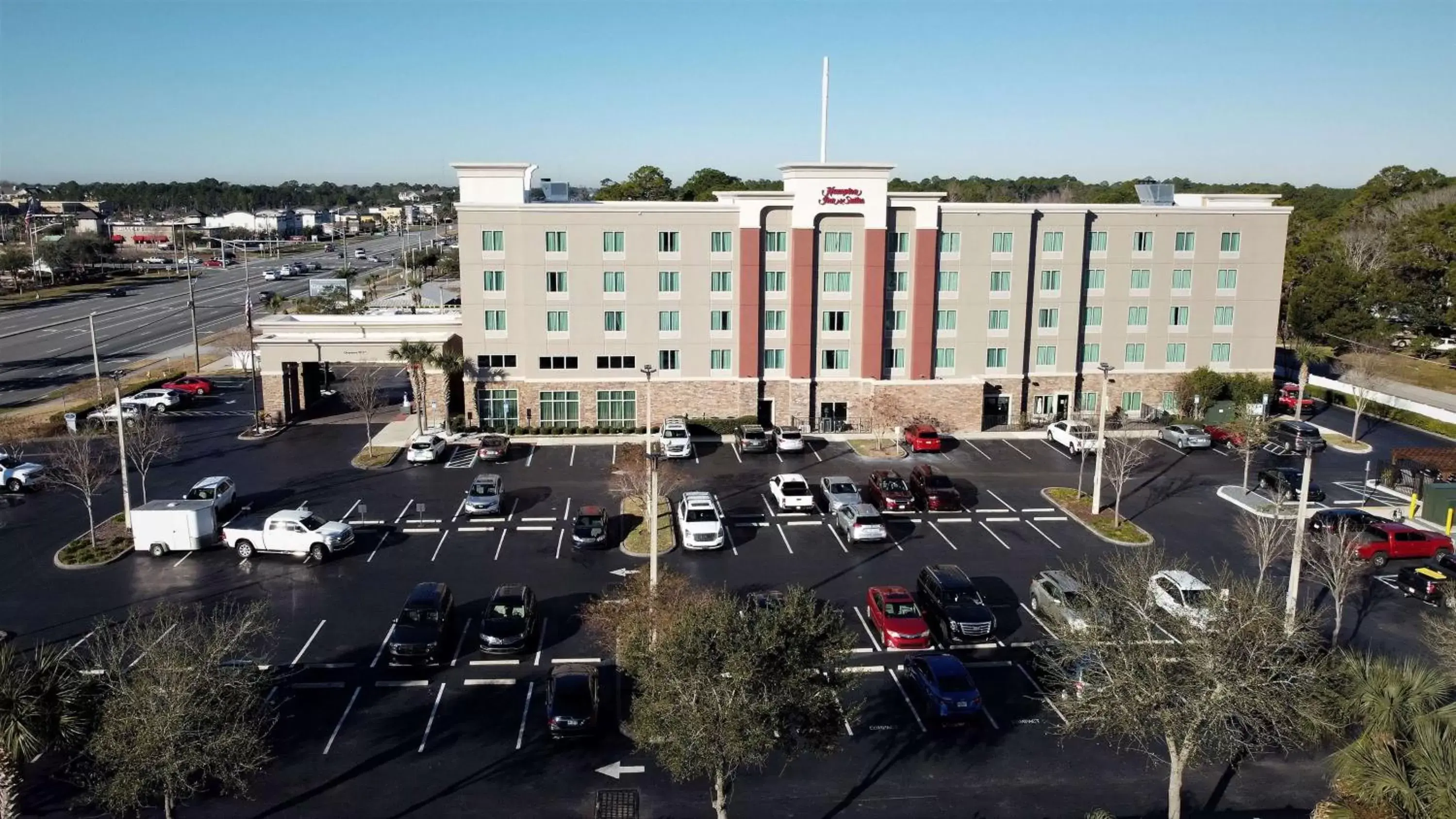 Property building in Hampton Inn & Suites Jacksonville Beach Boulevard/Mayo Clinic