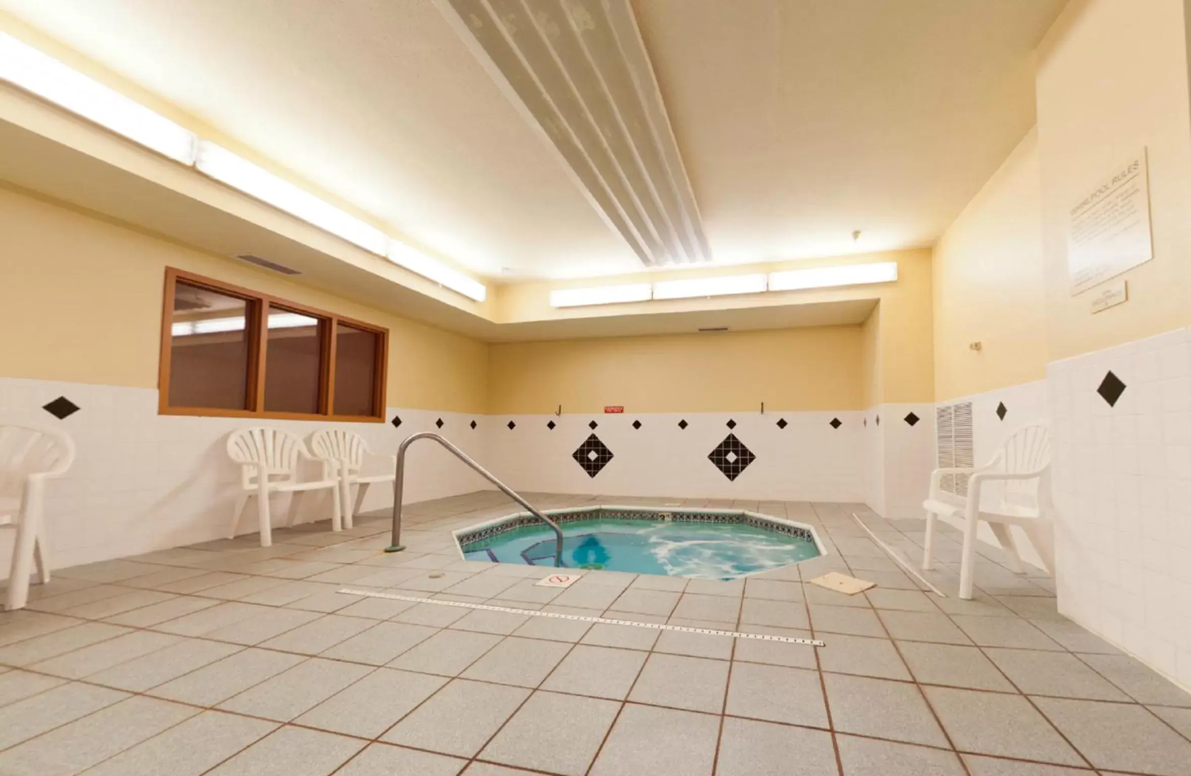 Area and facilities, Swimming Pool in AmericInn by Wyndham, Galesburg, IL
