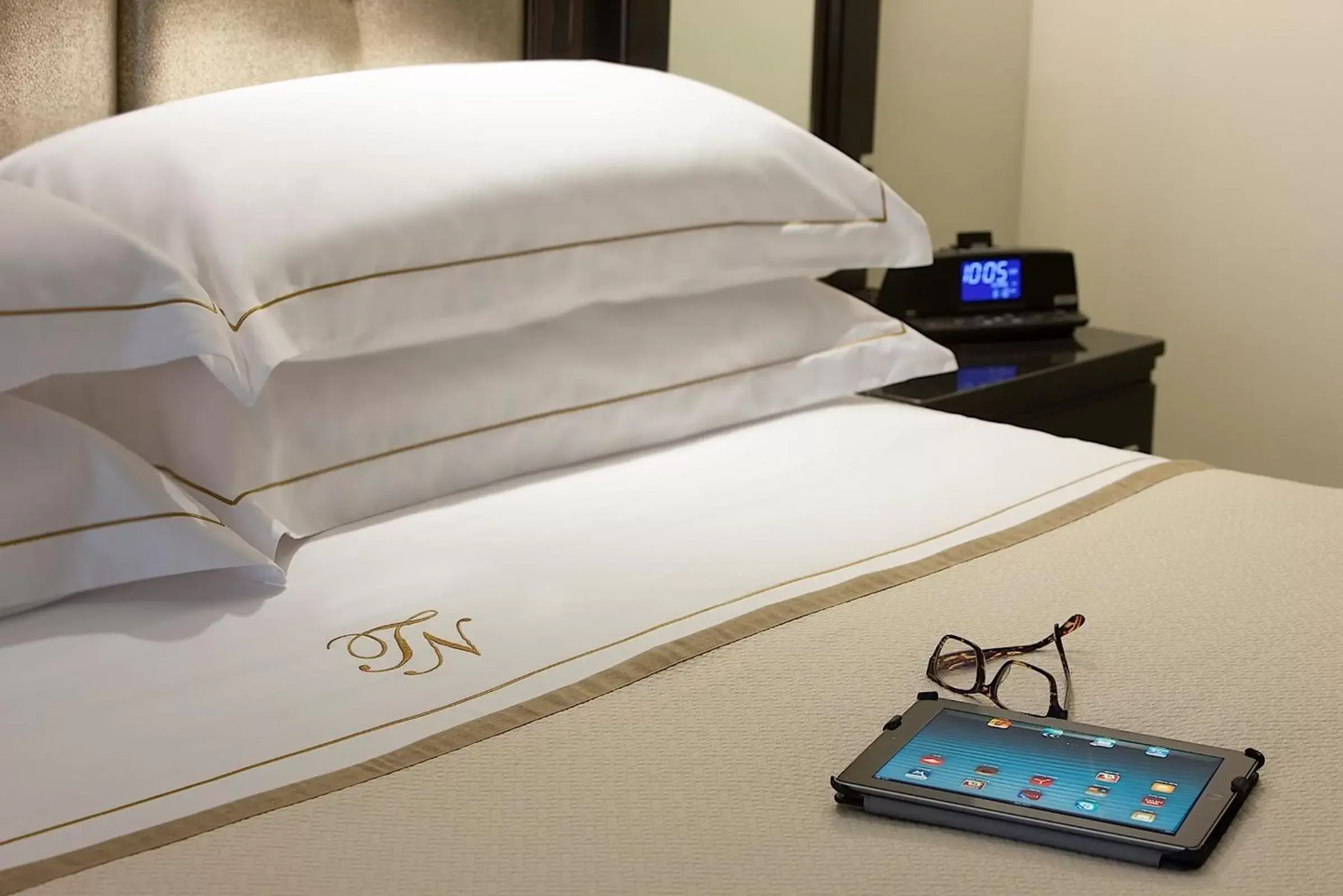 Bed in Terra Nova All Suite Hotel