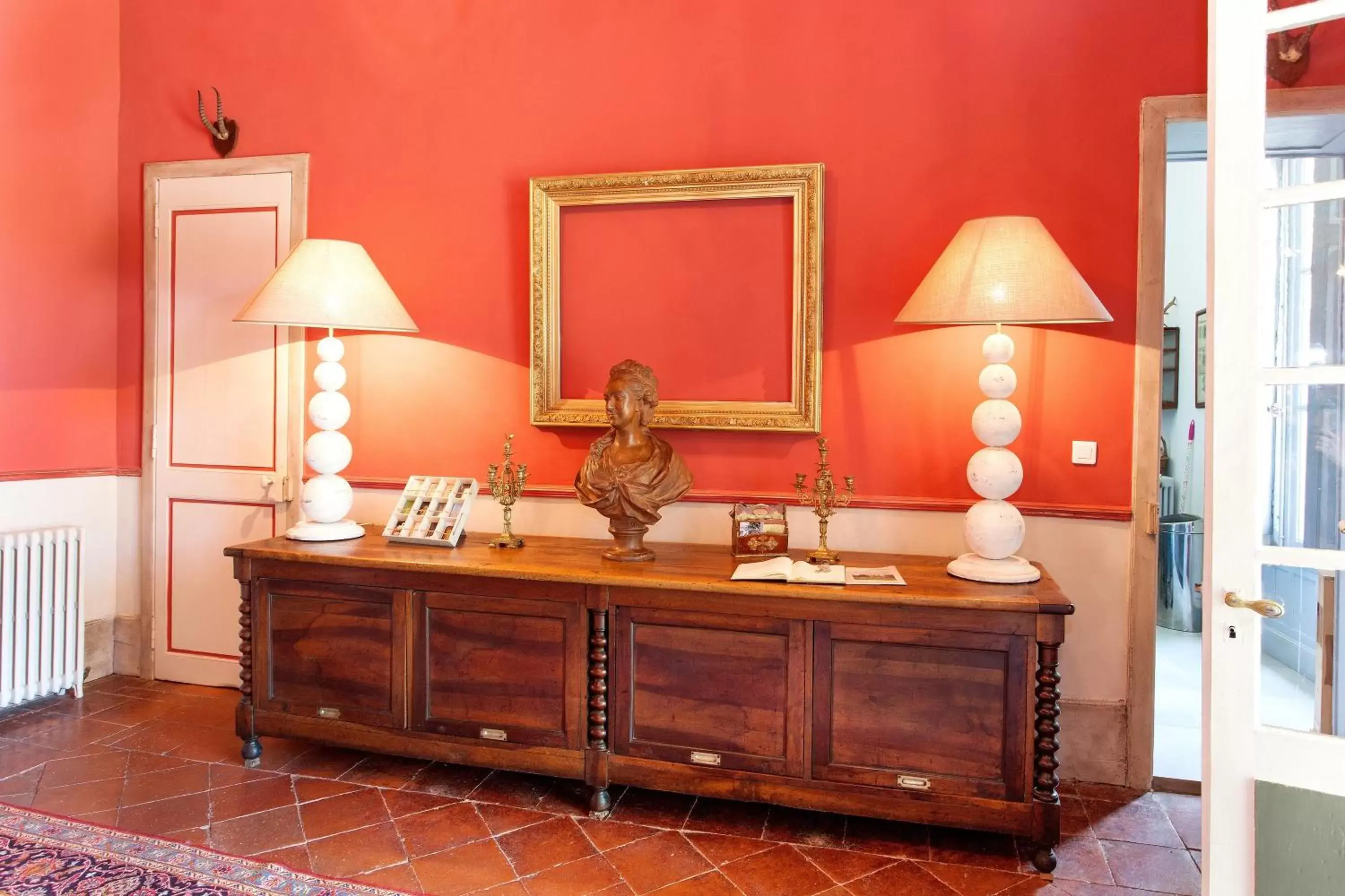 Lobby or reception, Bathroom in Domaine Le Castelet