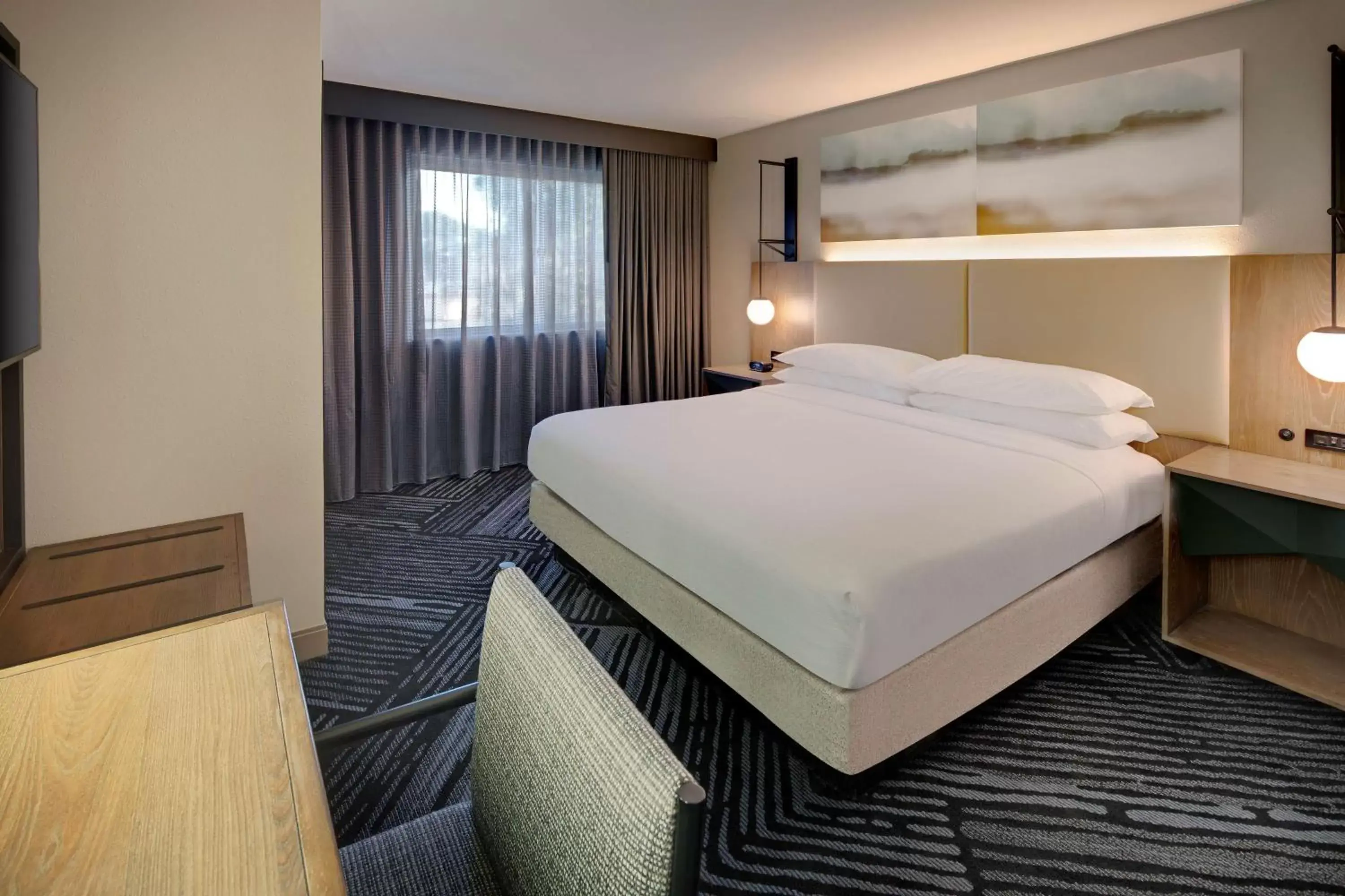 Bedroom, Bed in Embassy Suites by Hilton San Rafael Marin County