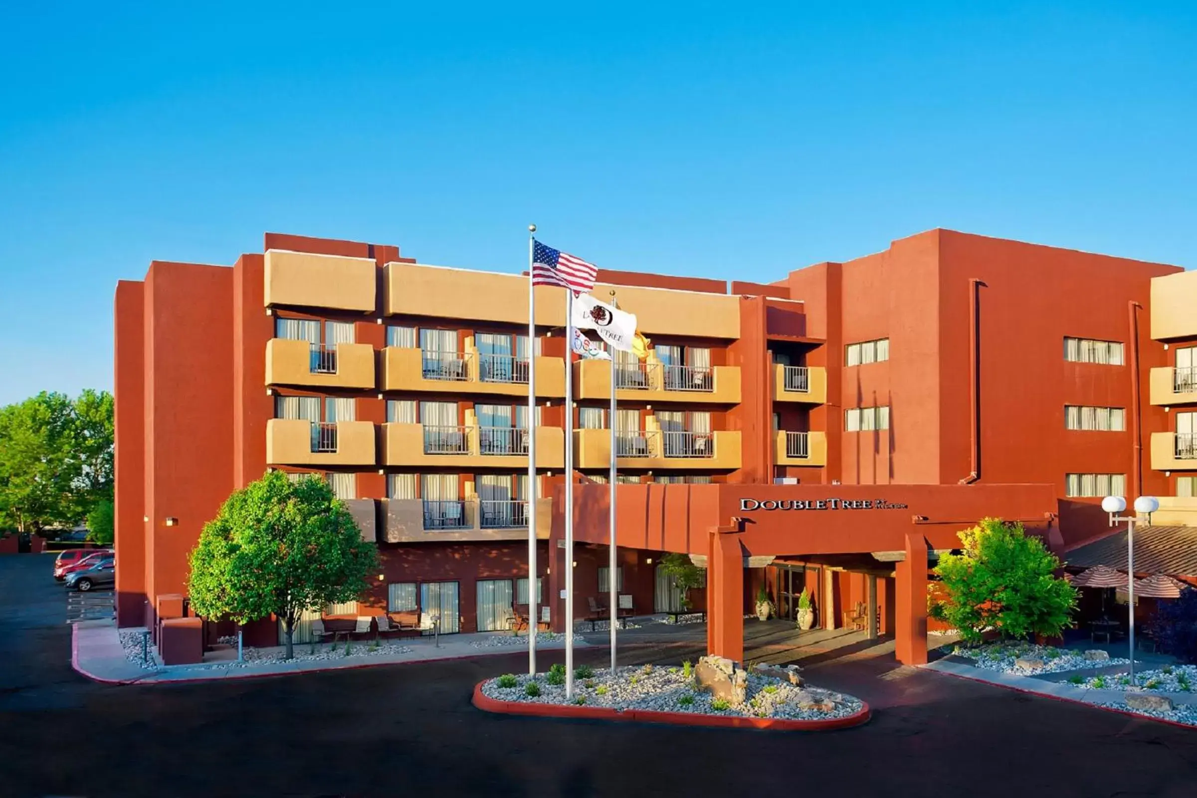 Facade/entrance in DoubleTree by Hilton Santa Fe