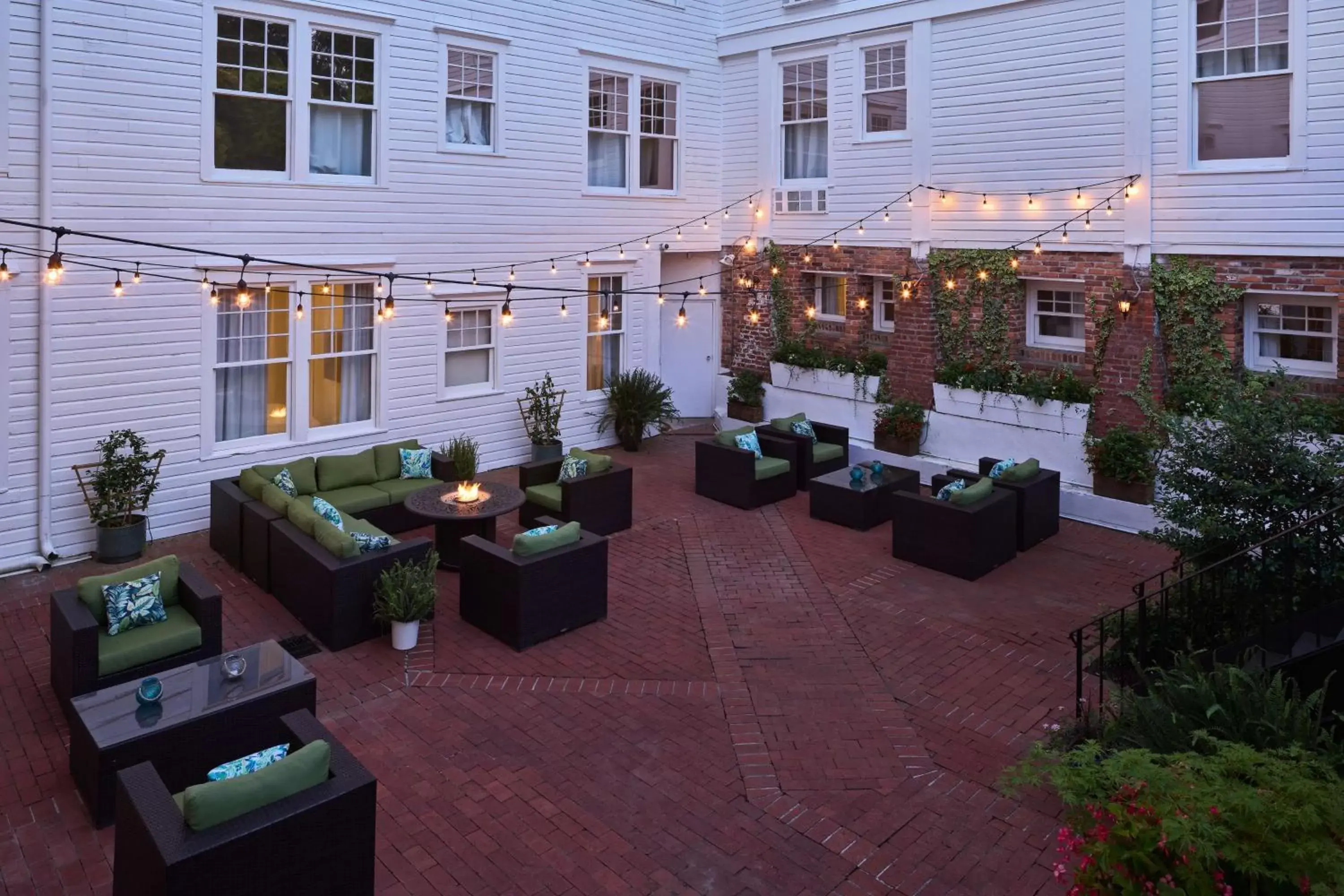 Inner courtyard view in The Partridge Inn Augusta, Curio Collection by Hilton Inner courtyard view in The Partridge Inn Augusta, Curio Collection by Hilton