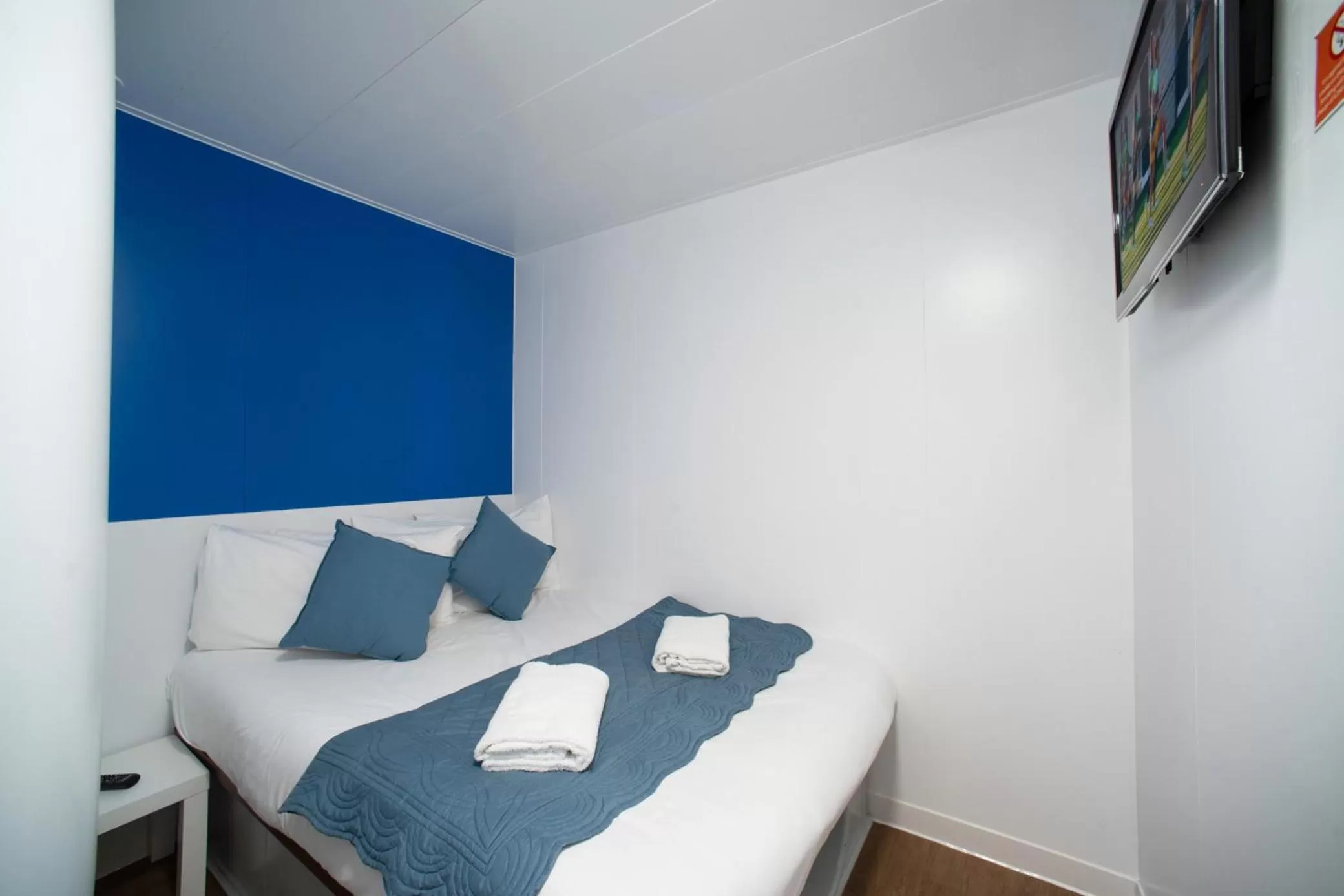 Bedroom, Bed in CiTi Hotel London Luton