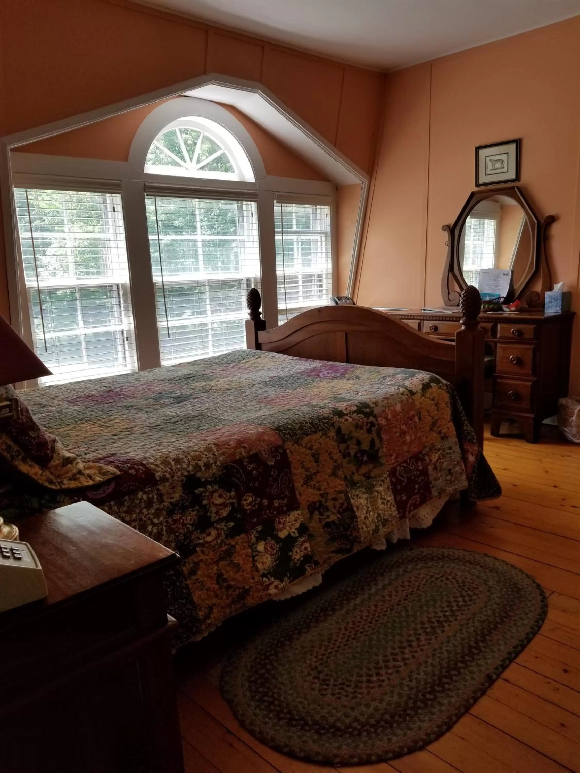 Bed in Trails End Inn