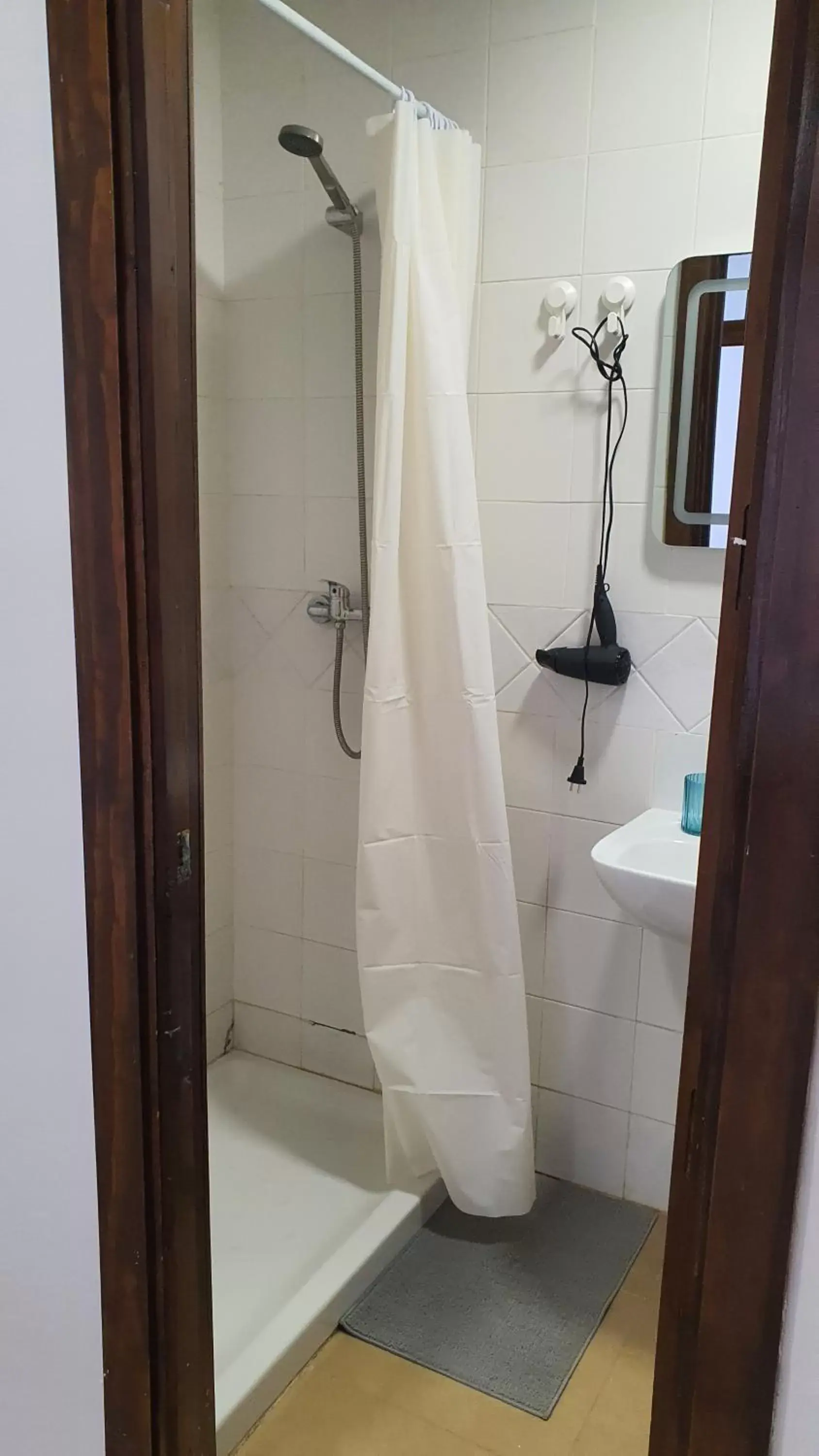 Shower, Bathroom in CASA MORENA MiA APARTAMENTOS