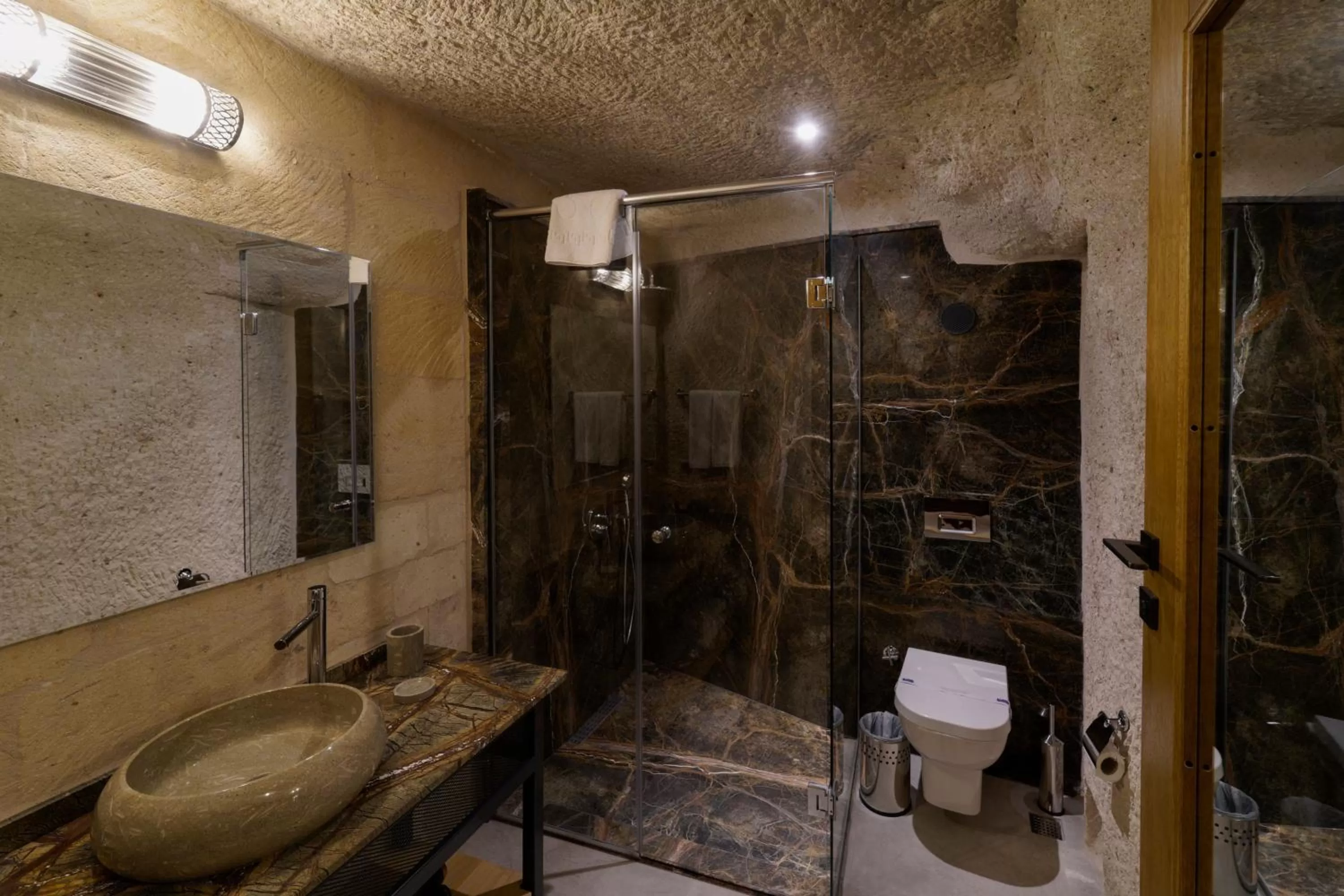 Shower in The Niche Cave Hotel
