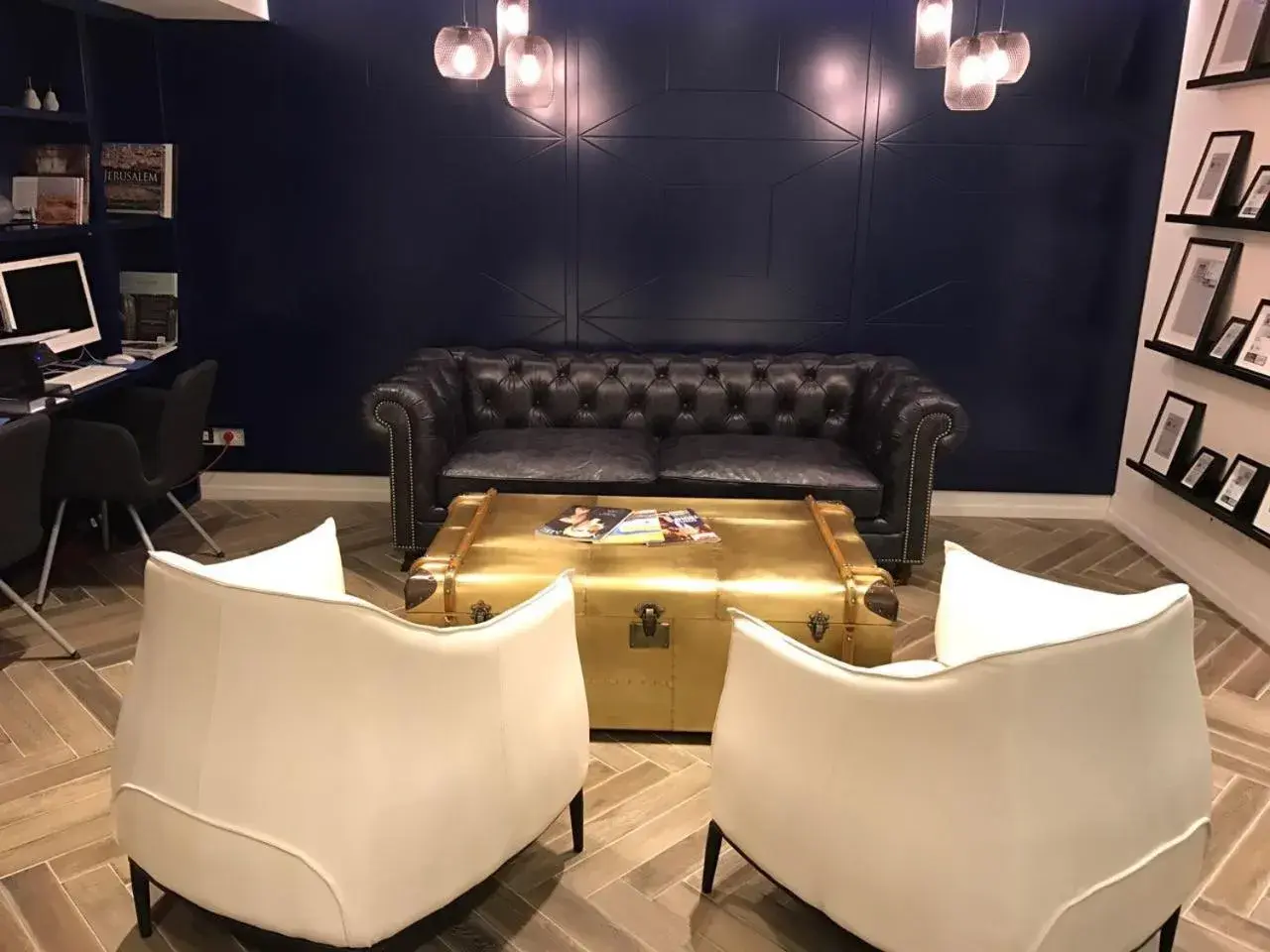 Communal lounge/ TV room, Seating Area in Kikar Boutique Hotel