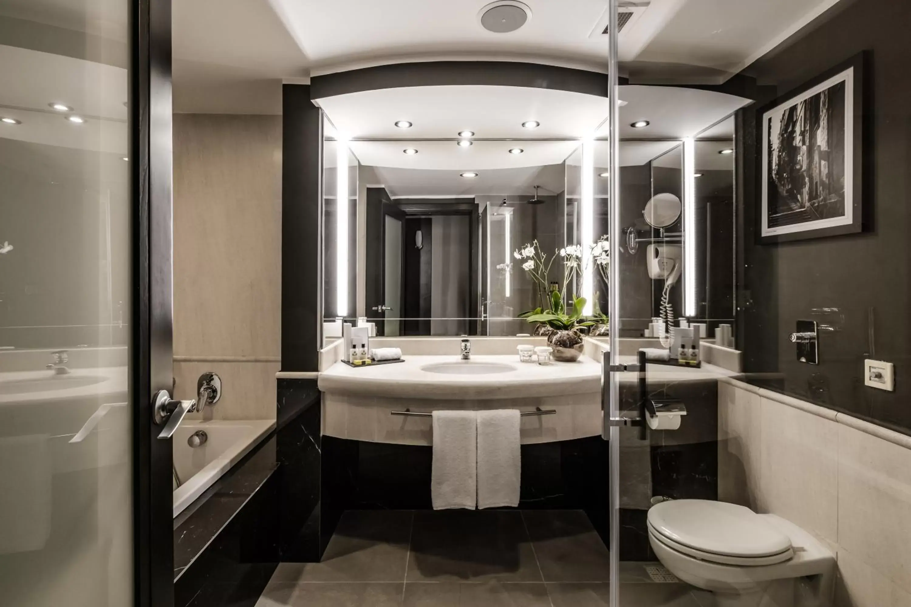 Photo of the whole room, Bathroom in InterContinental Malta, an IHG Hotel