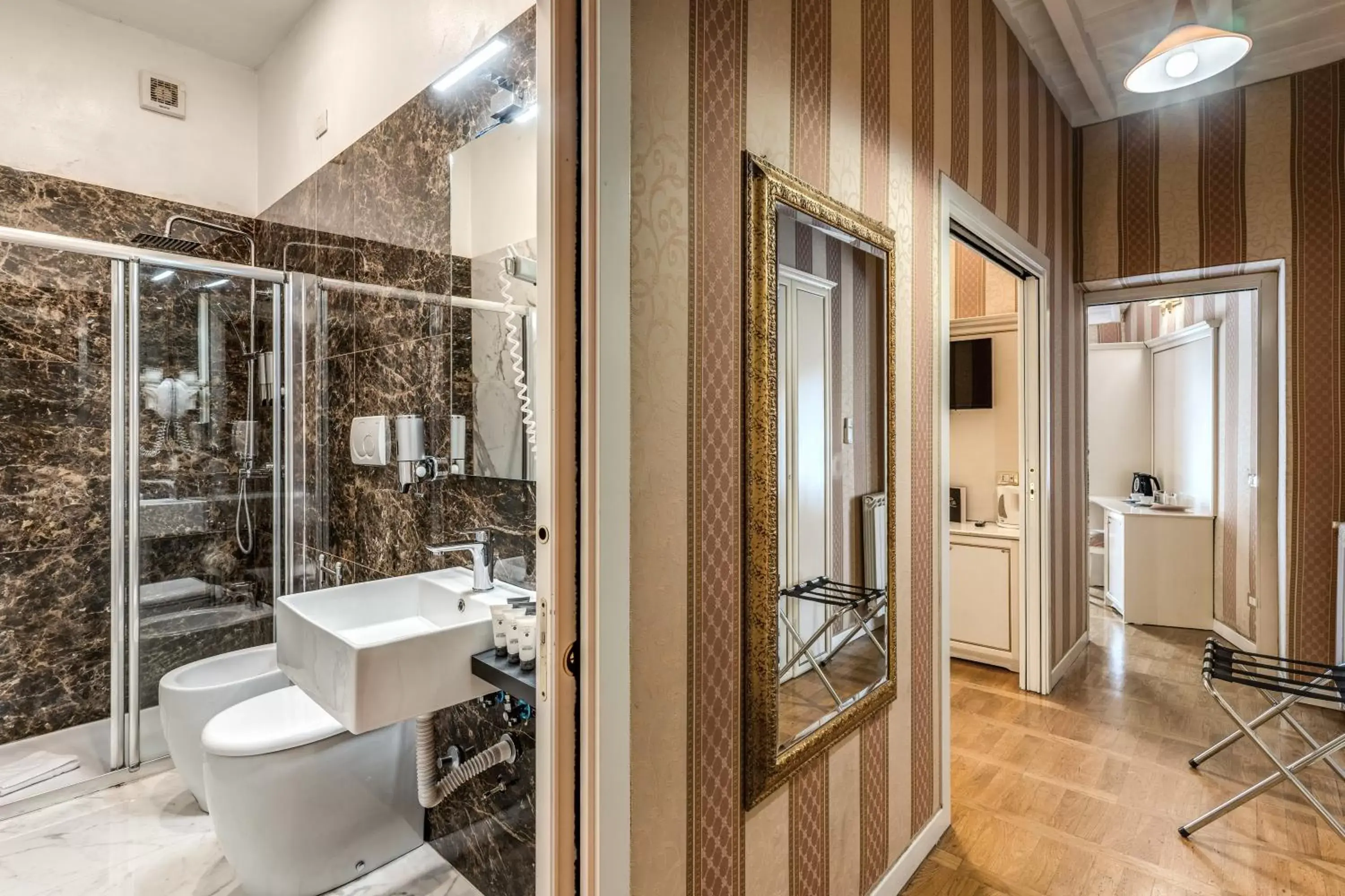 Other, Bathroom in Relais Fontana Di Trevi Hotel