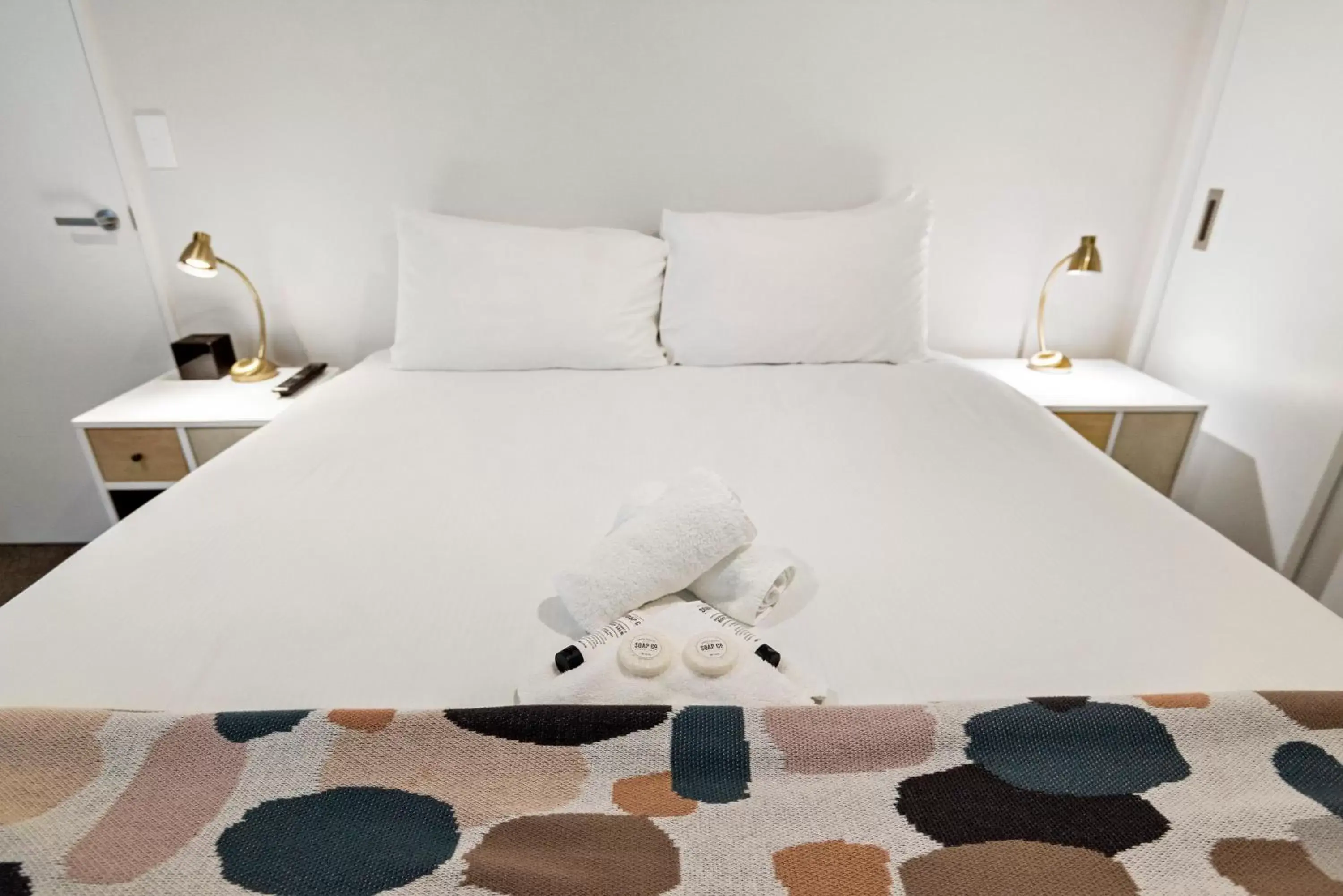 Bed in FERNZ Motel & Apartments Birkenhead