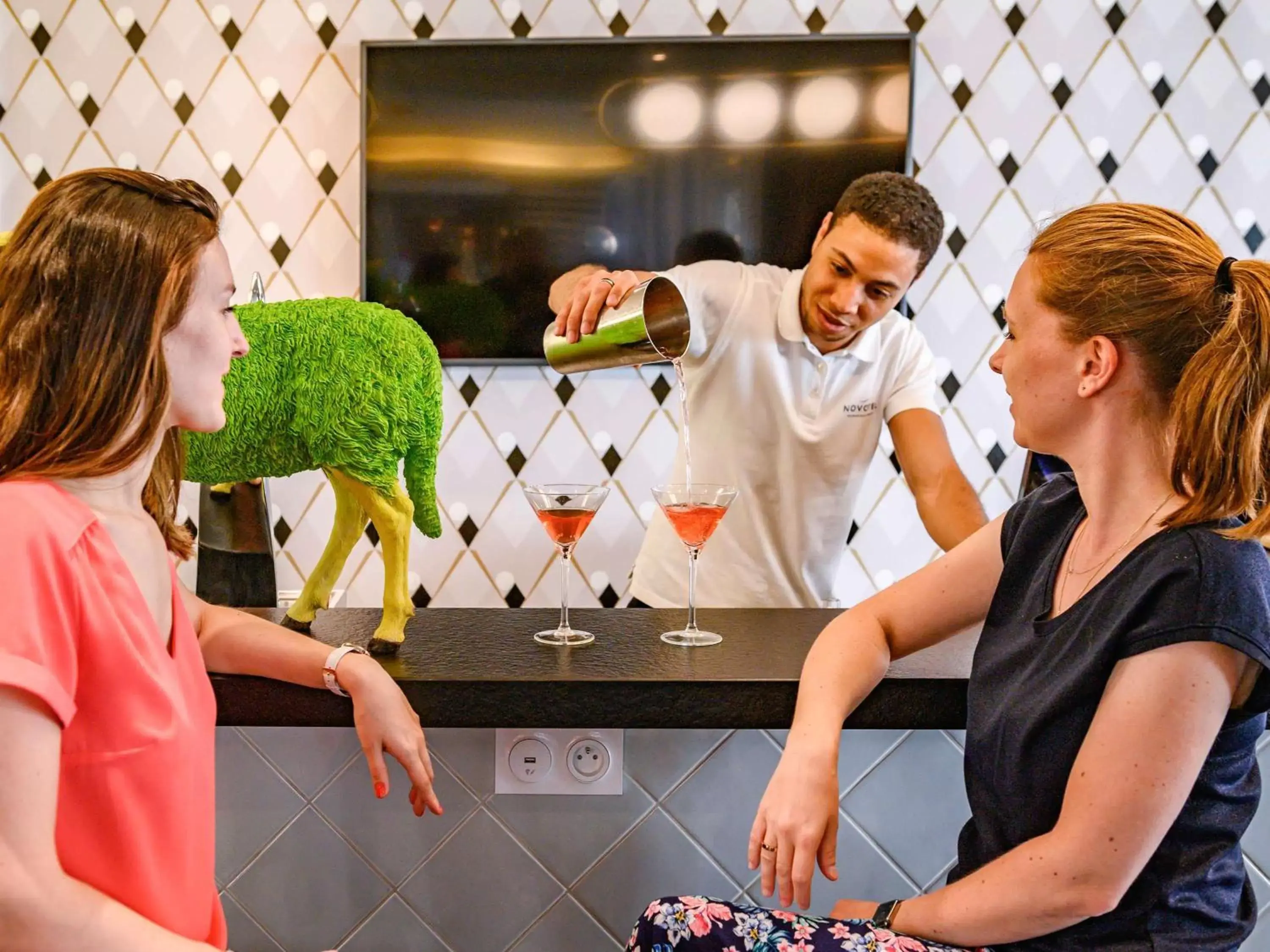 Lounge or bar in Novotel Orléans Sud La Source Lounge or bar in Novotel Orléans Sud La Source