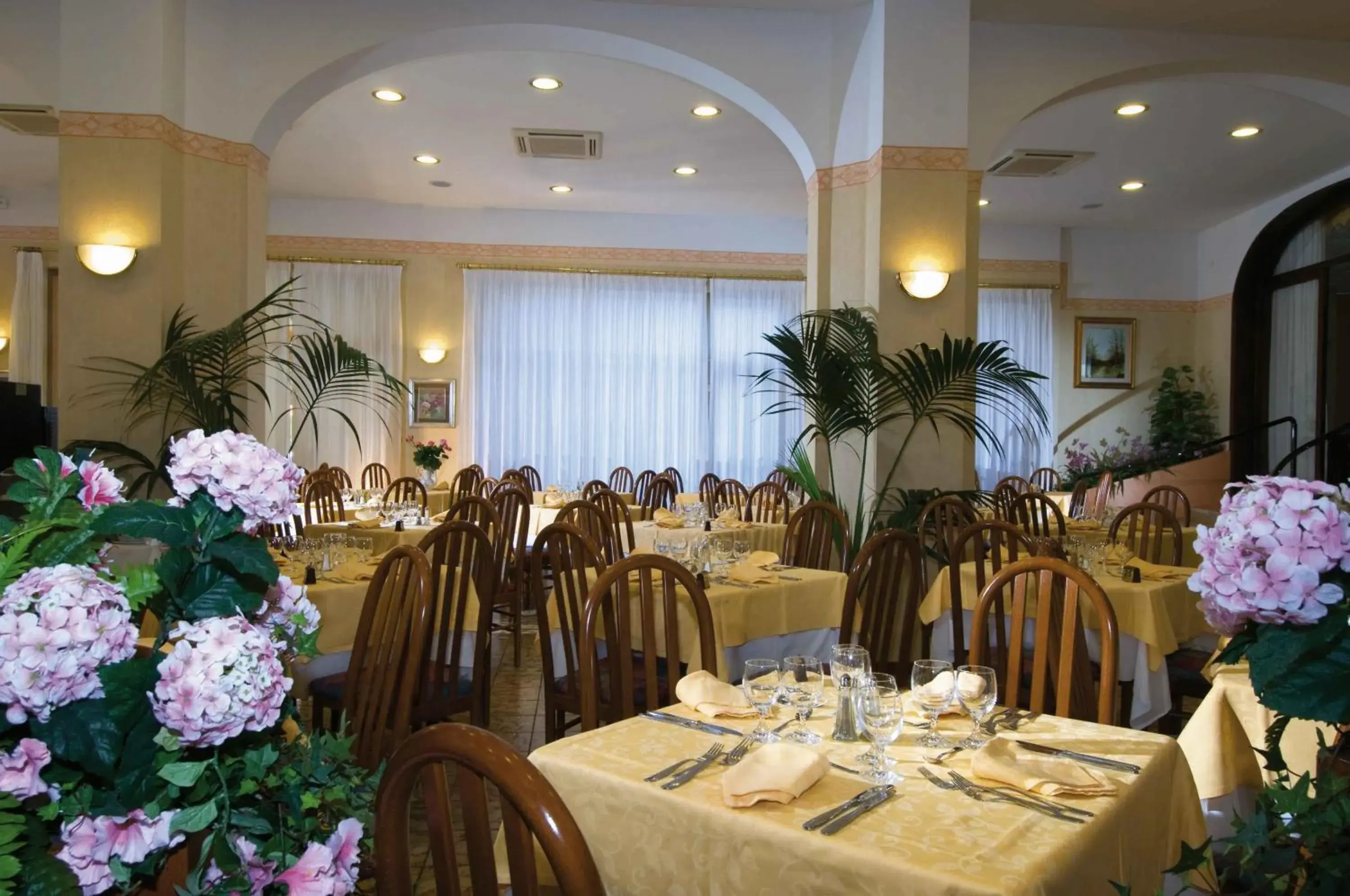 Restaurant/Places to Eat in Hotel Bisesti ***S