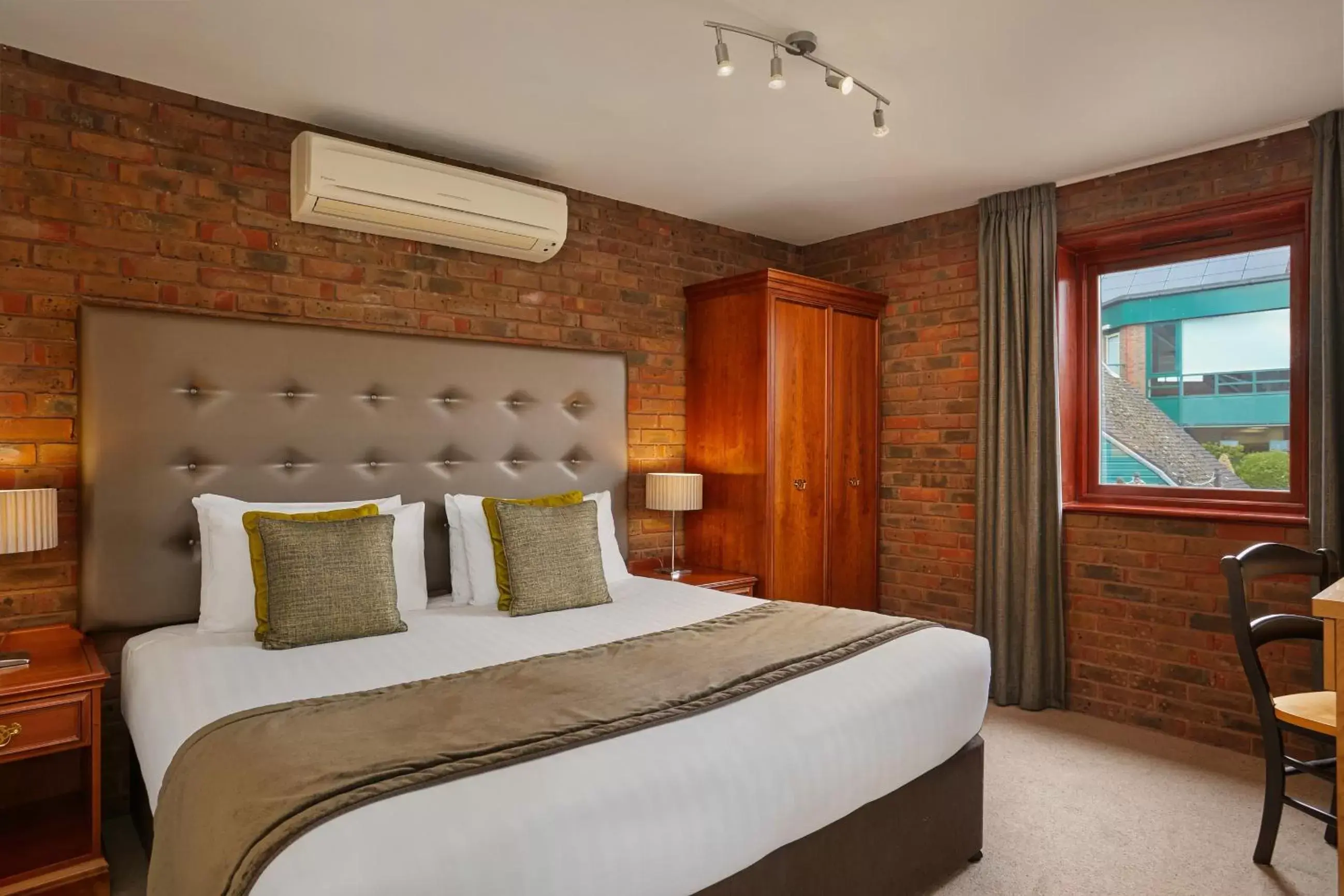 Bed in Ufford Park Hotel, Golf & Spa