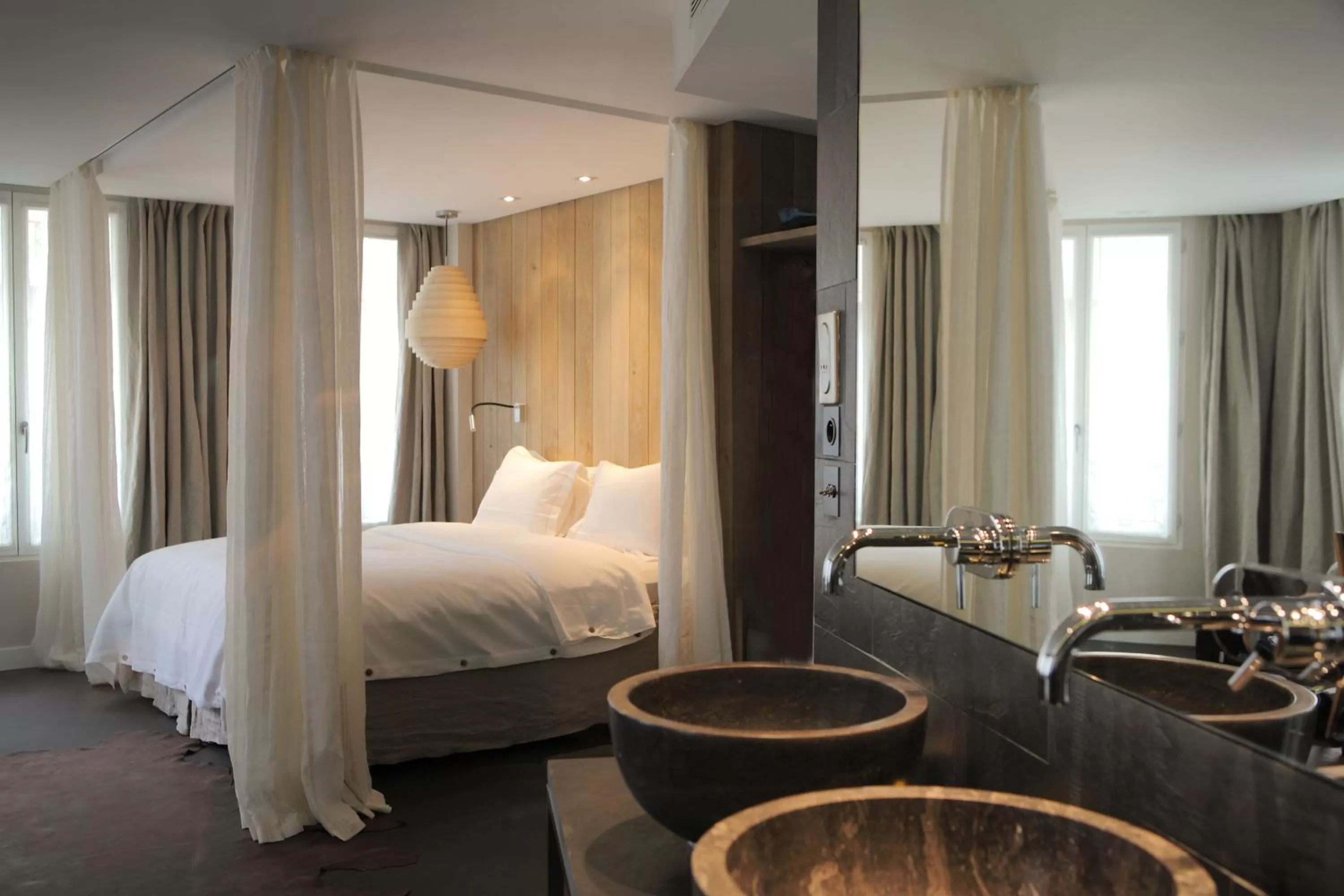 Photo of the whole room, Bed in Hidden Hotel