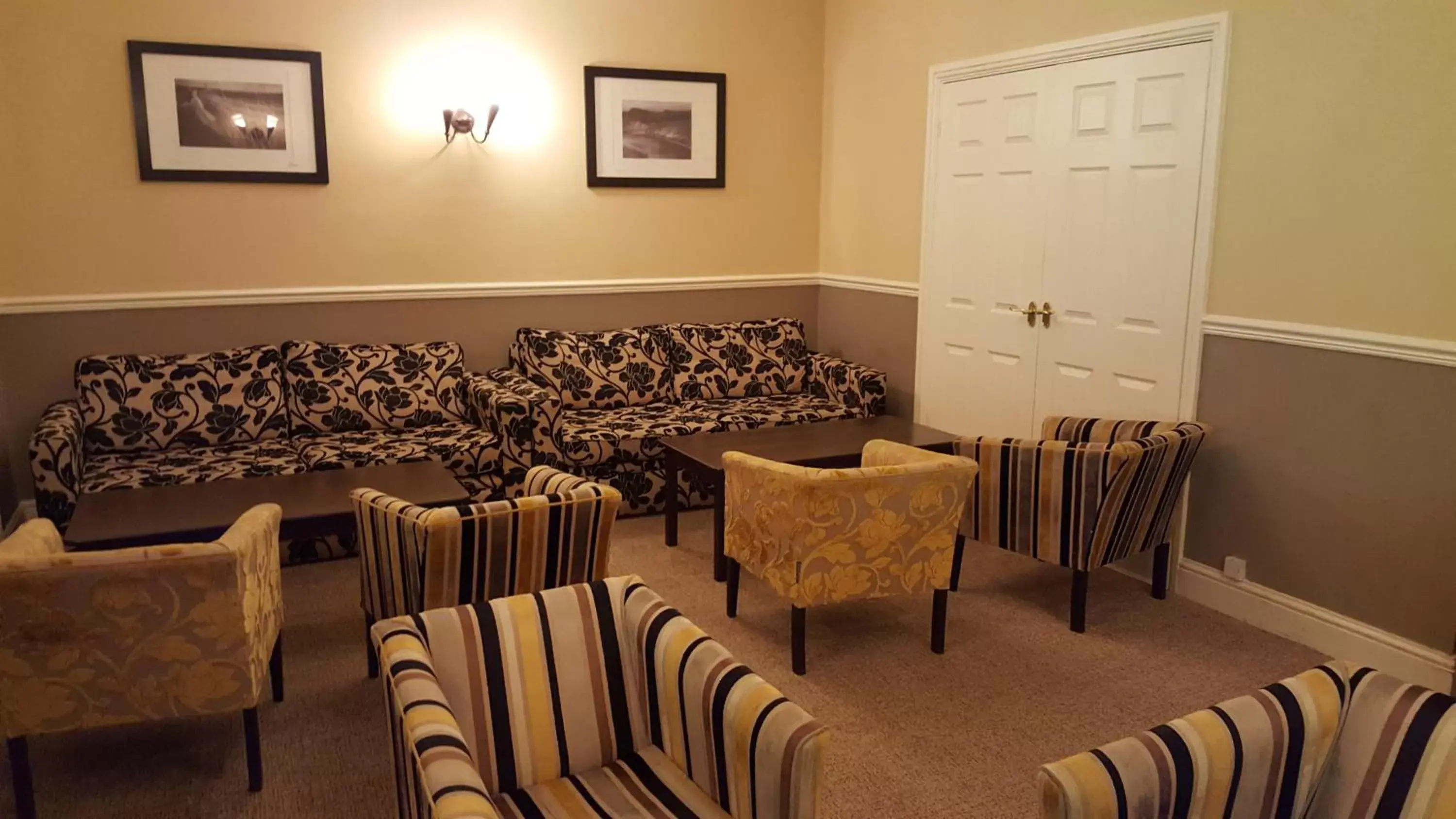 Lounge or bar, Restaurant/Places to Eat in Nant Ddu Lodge Hotel & Spa