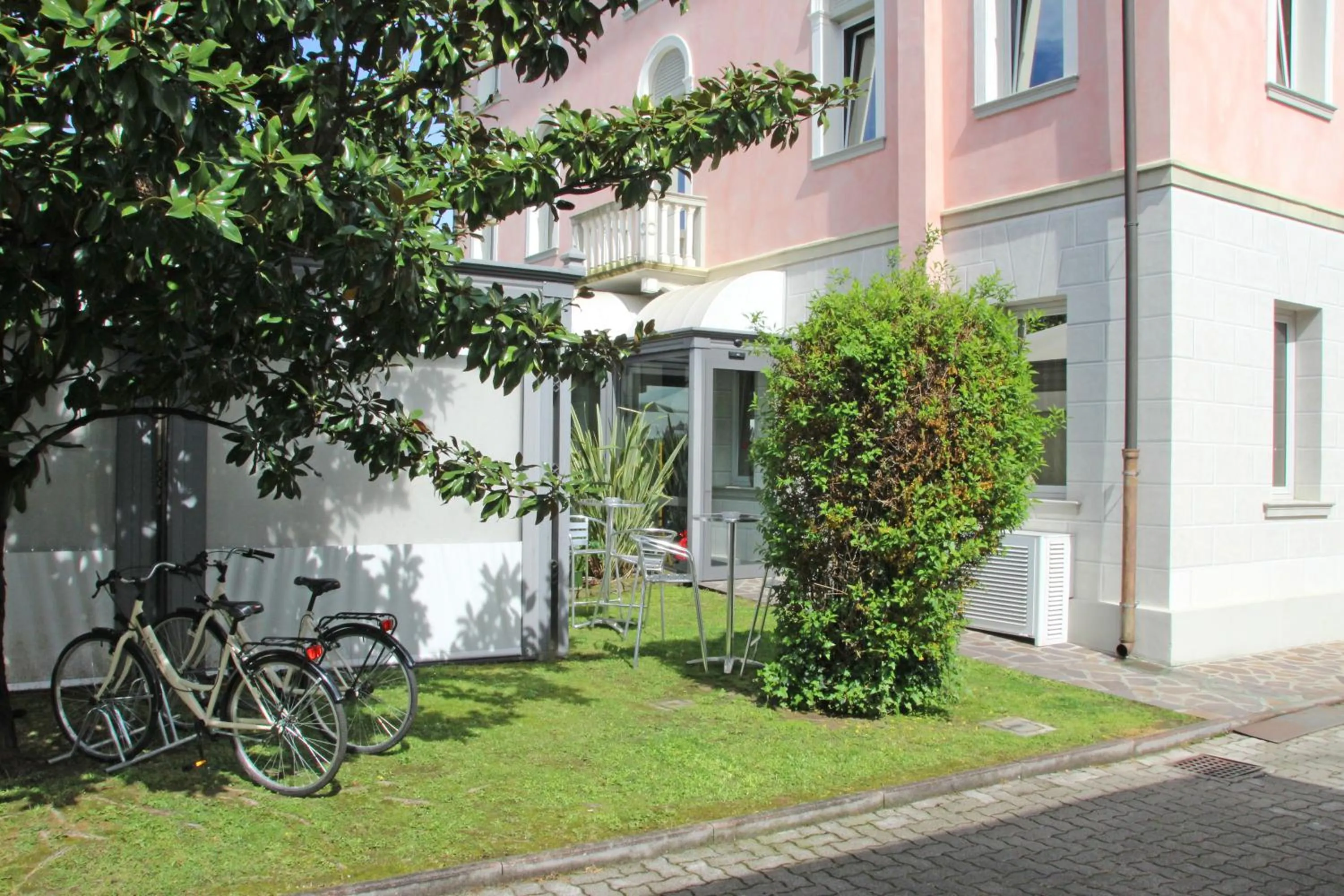 Cycling in Park Hotel Villa Leon d'Oro