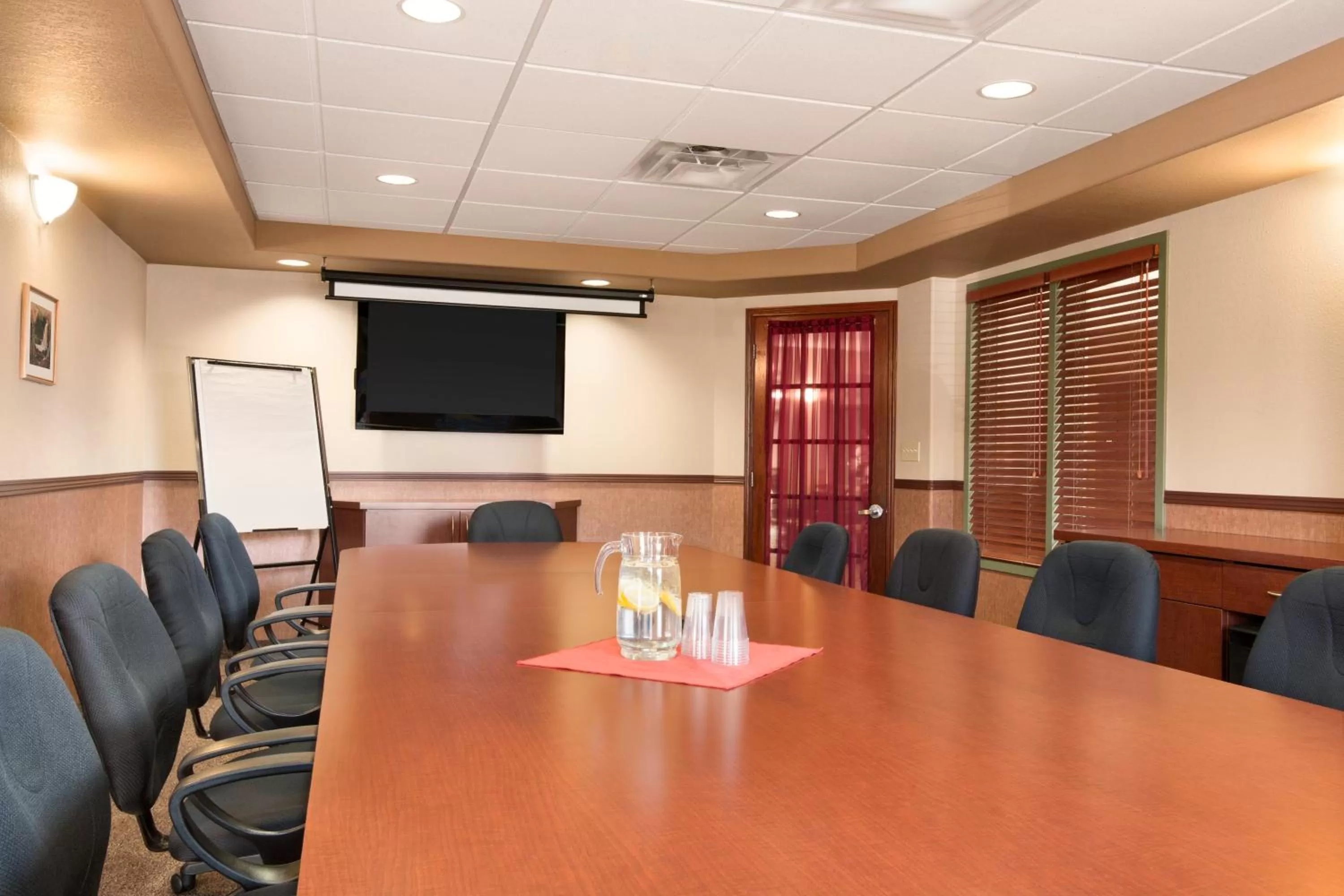 Meeting/conference room in Days Inn by Wyndham Thunder Bay North