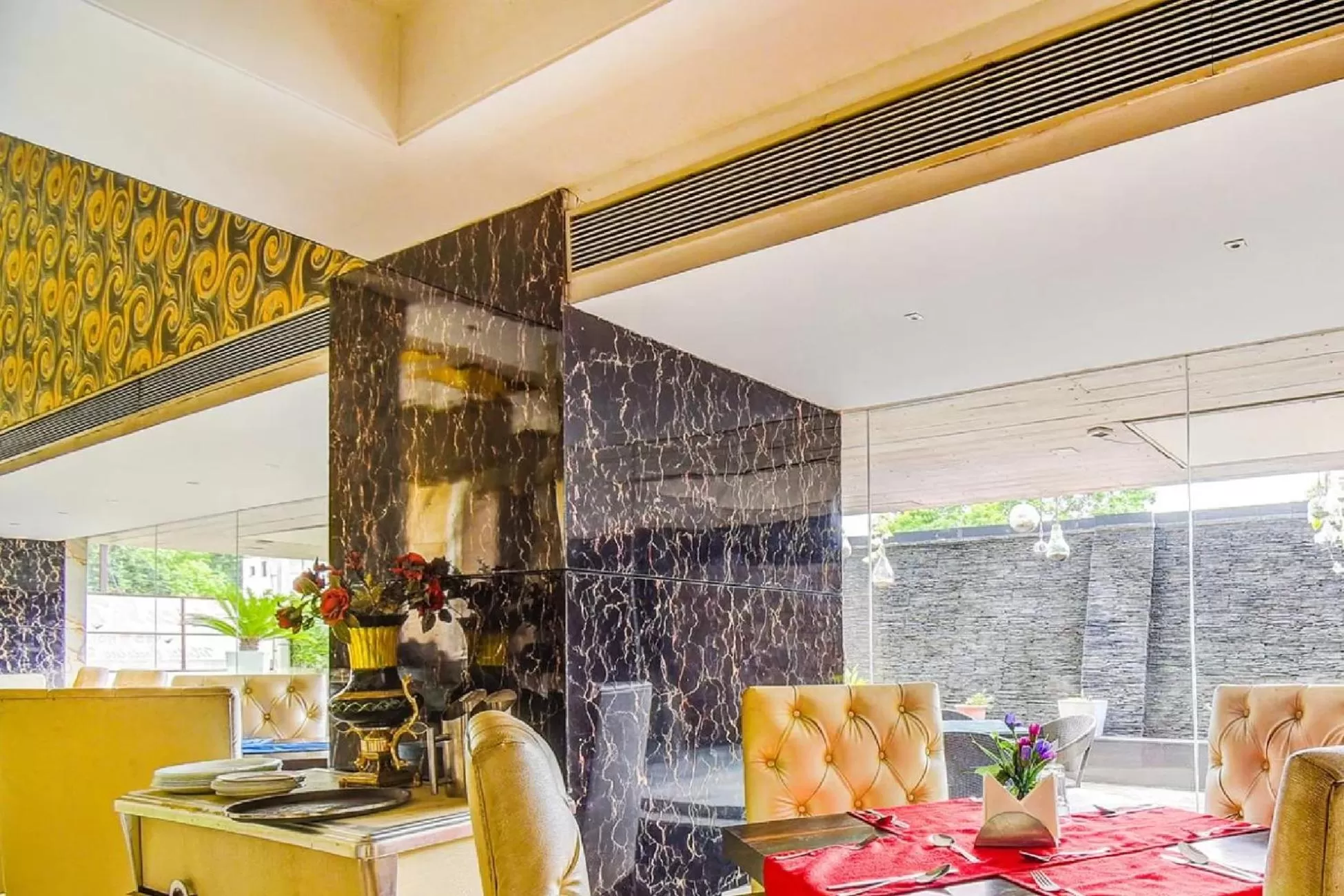 Restaurant/Places to Eat in The Hotel Orient Taibah