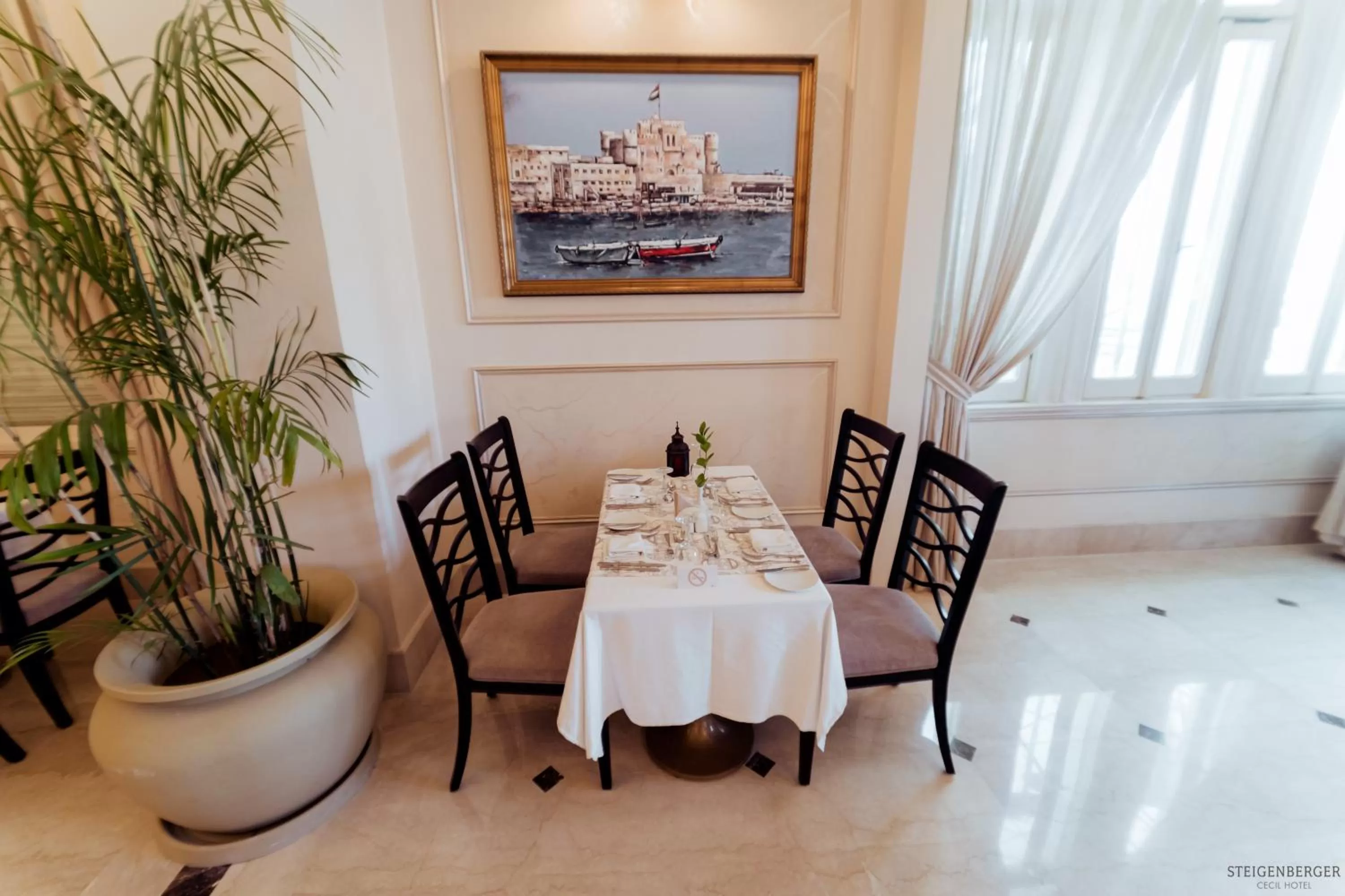 Restaurant/places to eat in Steigenberger Cecil Hotel Alexandria