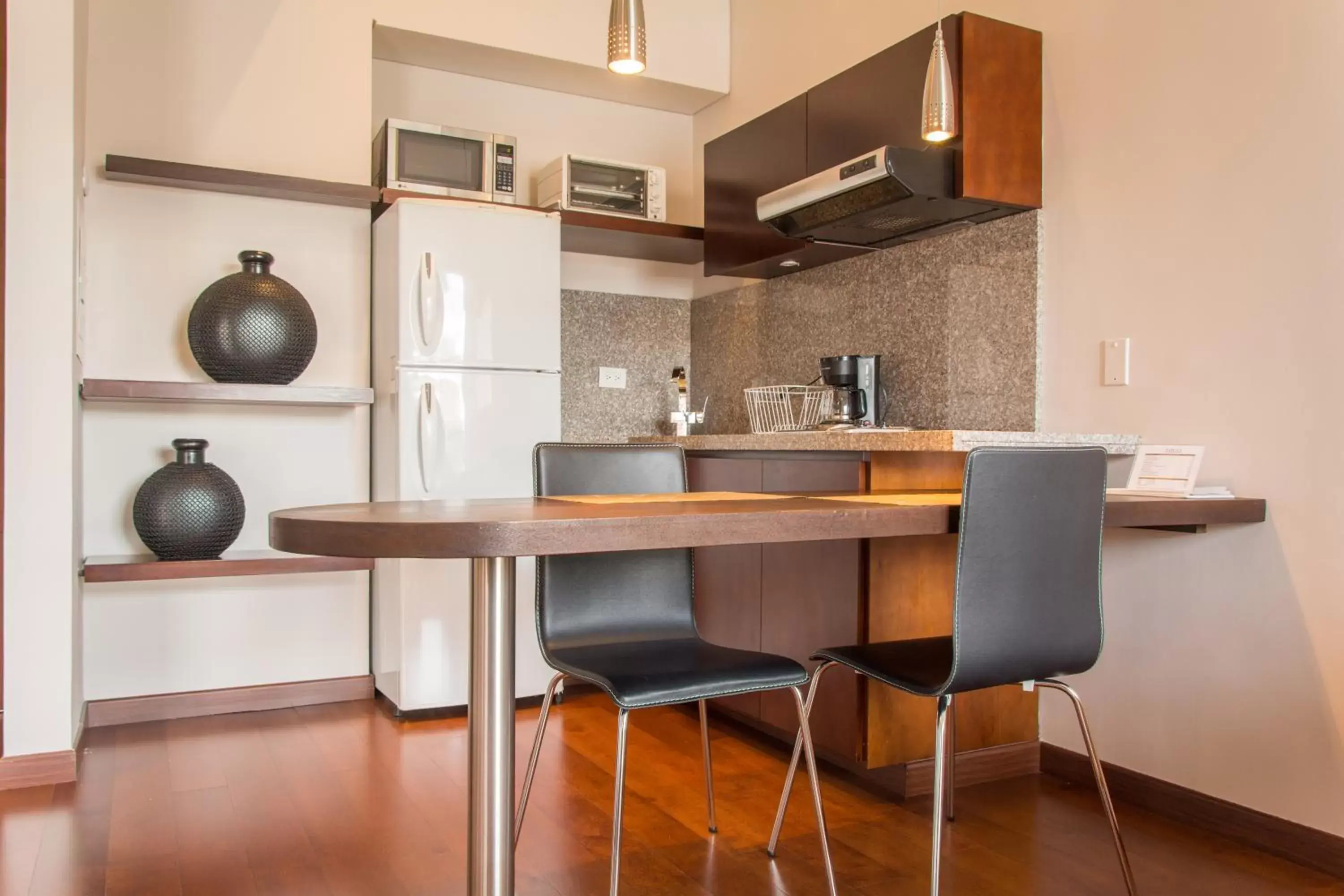 Kitchen or kitchenette, Kitchen/Kitchenette in Nico Apartasuites