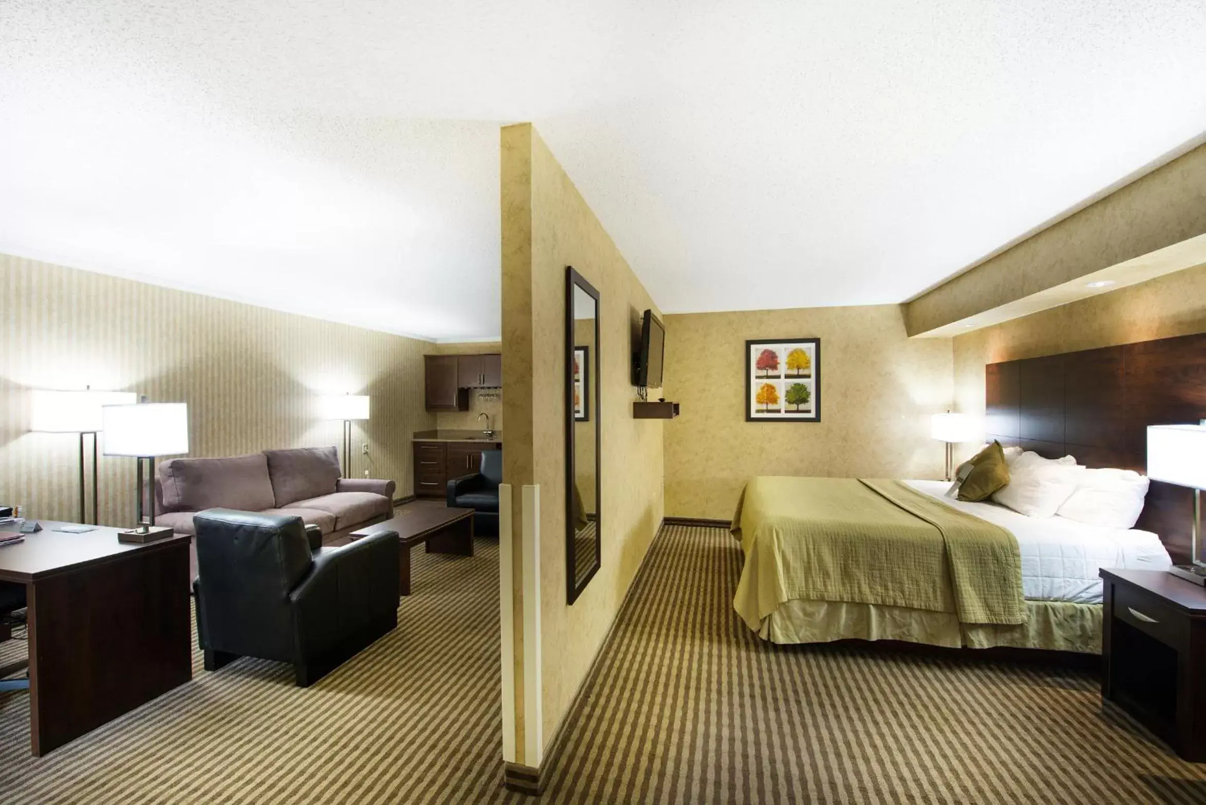 Photo of the whole room, Bed in Victoria Inn Hotel & Convention Centre Brandon