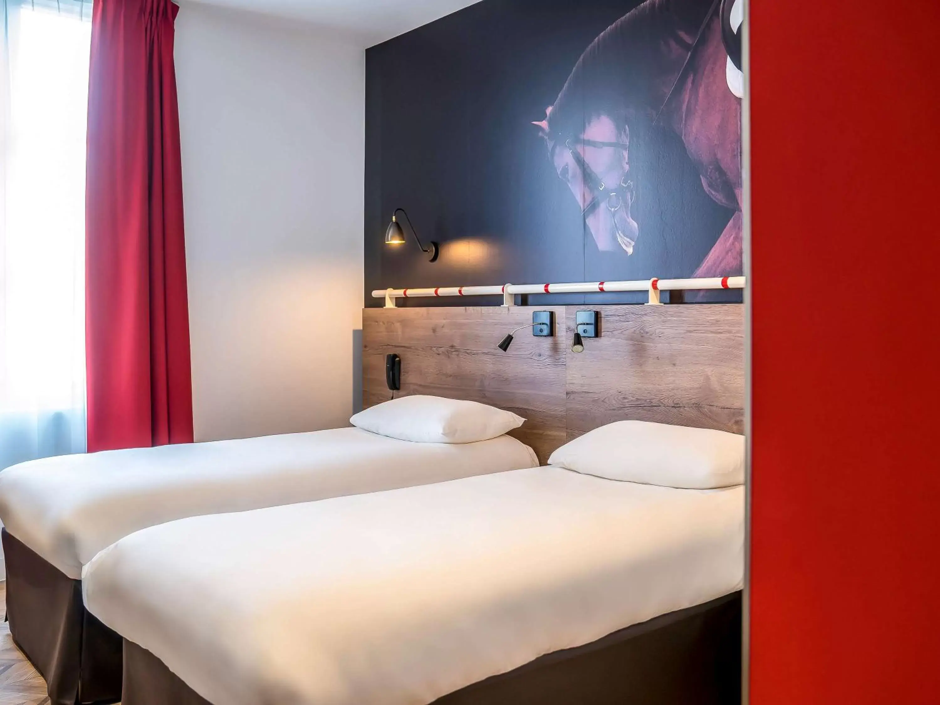 Photo of the whole room, Bed in ibis Styles Saumur Gare Centre