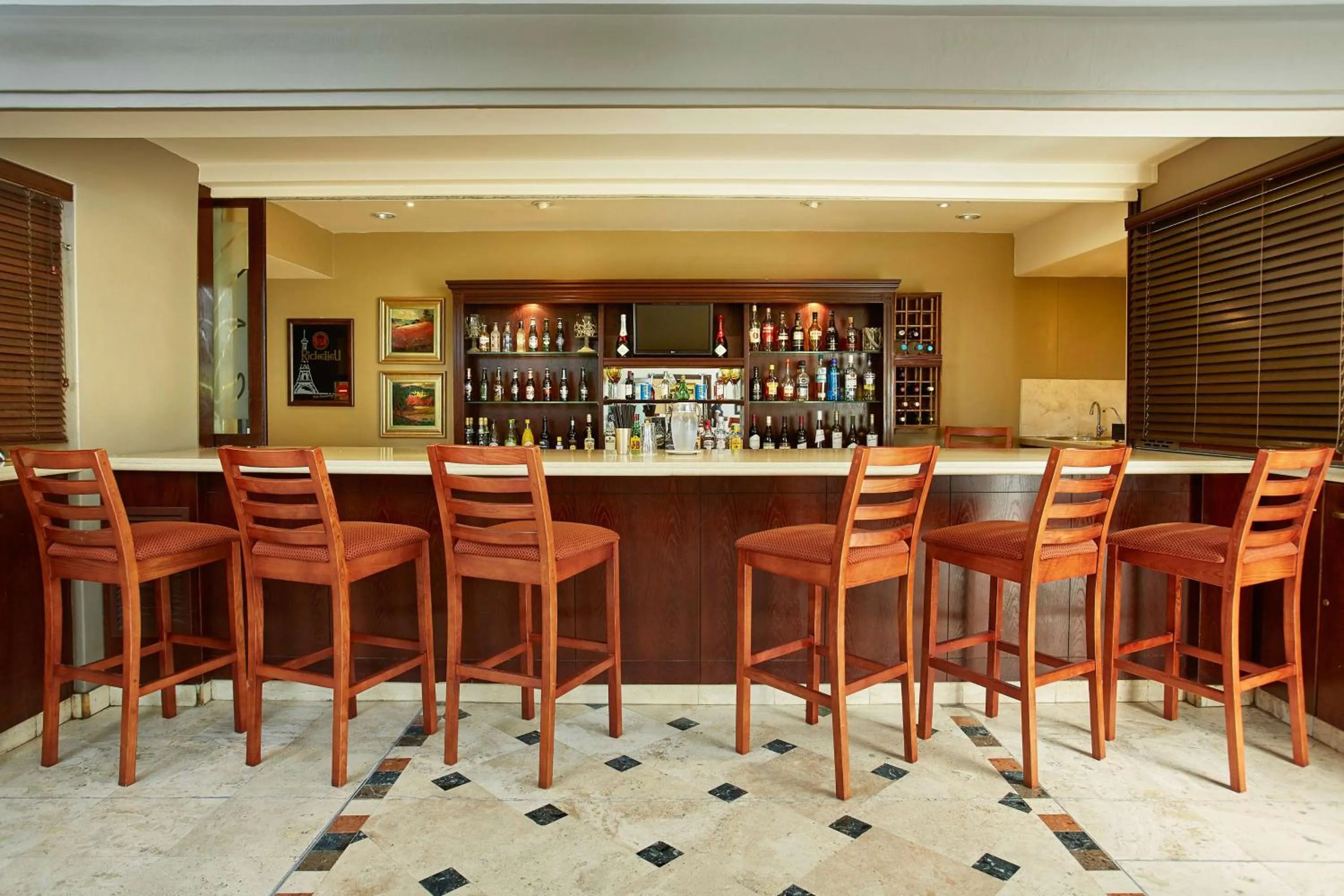 Lounge or bar in StayEasy Century City