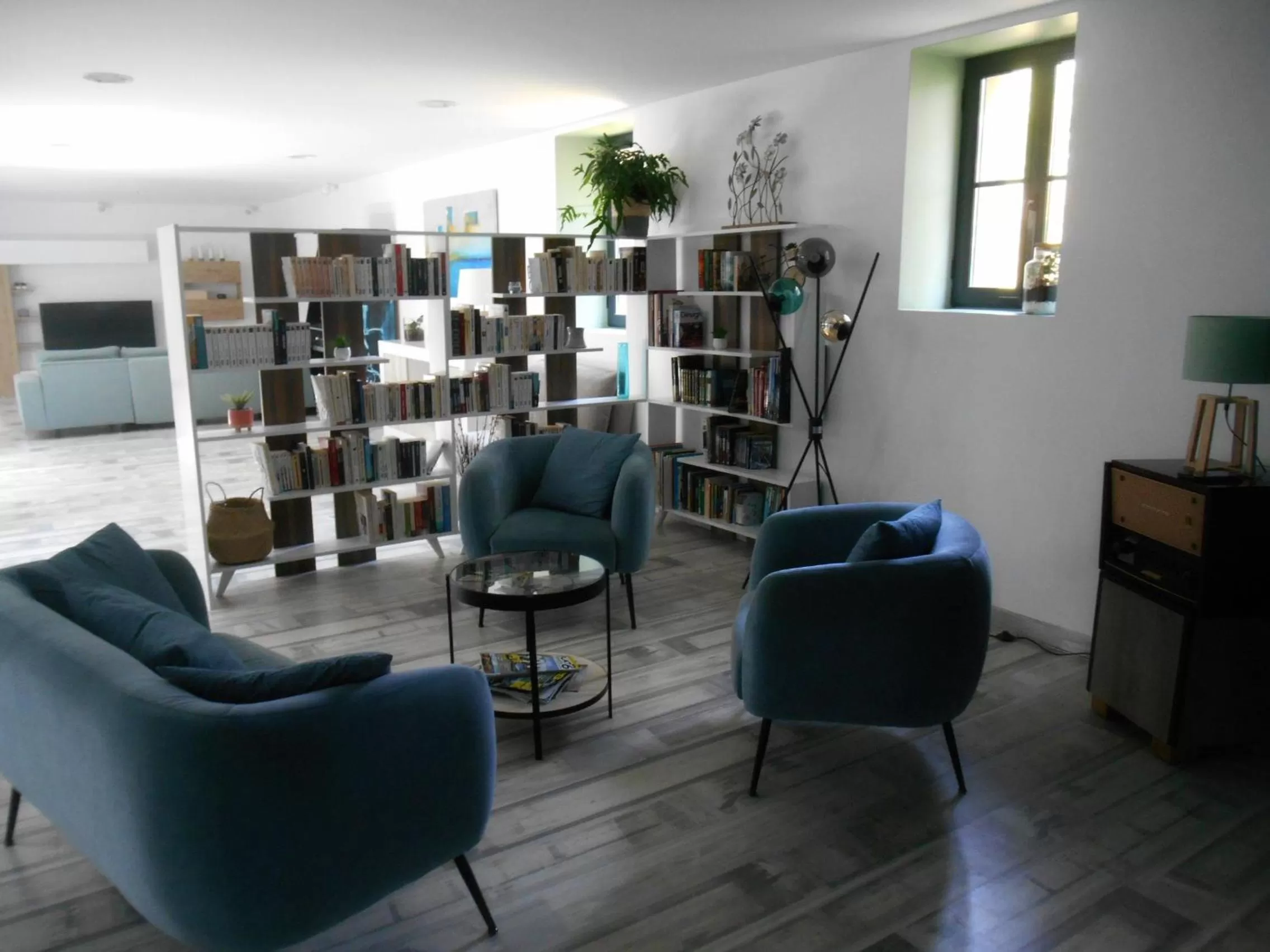Library, Seating Area in L'hacienda