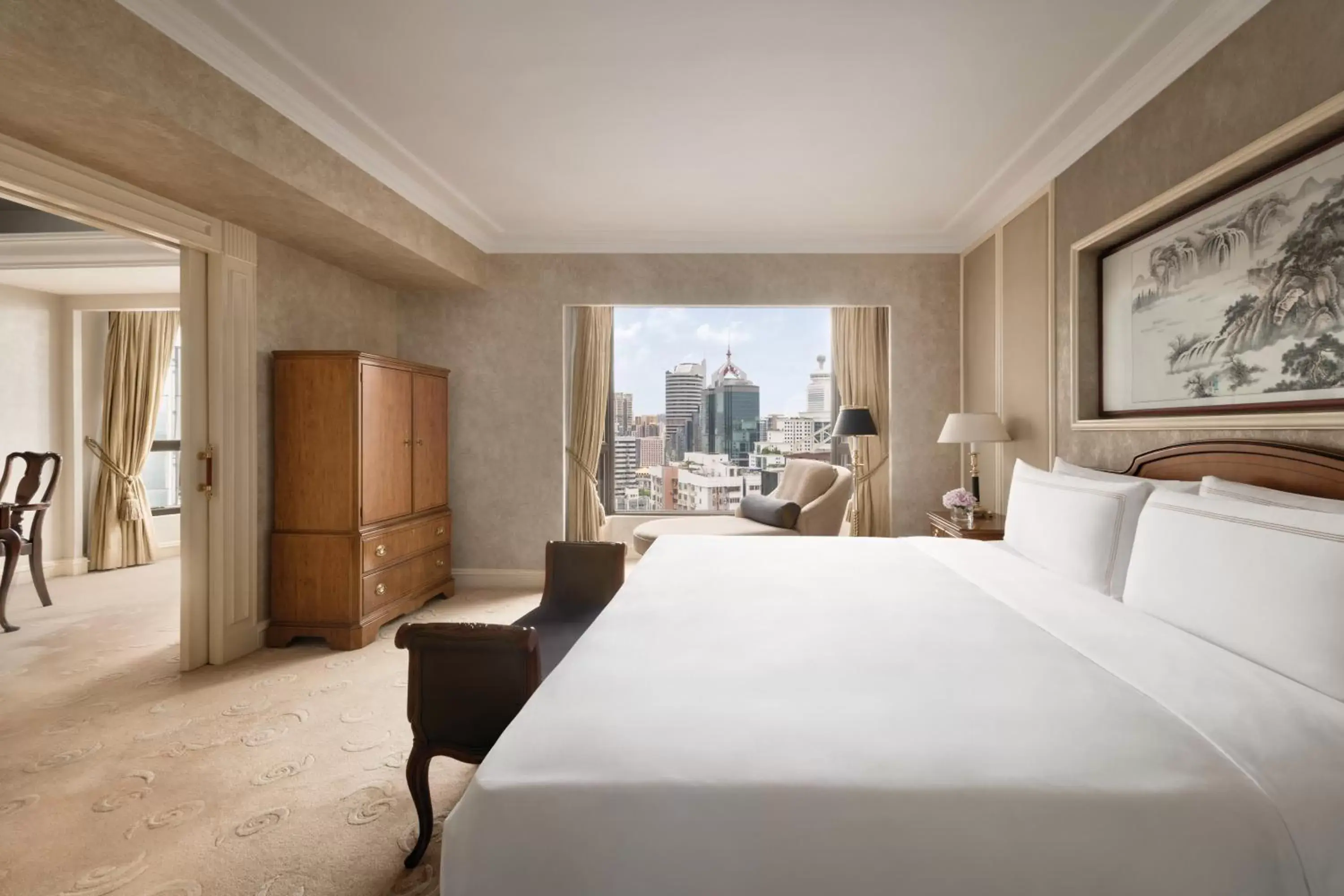Bedroom, Bed in Shangri-La Shenzhen - Nearby Luohu Border, Outdoor Swimming Pool Bedroom, Bed in Shangri-La Shenzhen - Nearby Luohu Border, Outdoor Swimming Pool