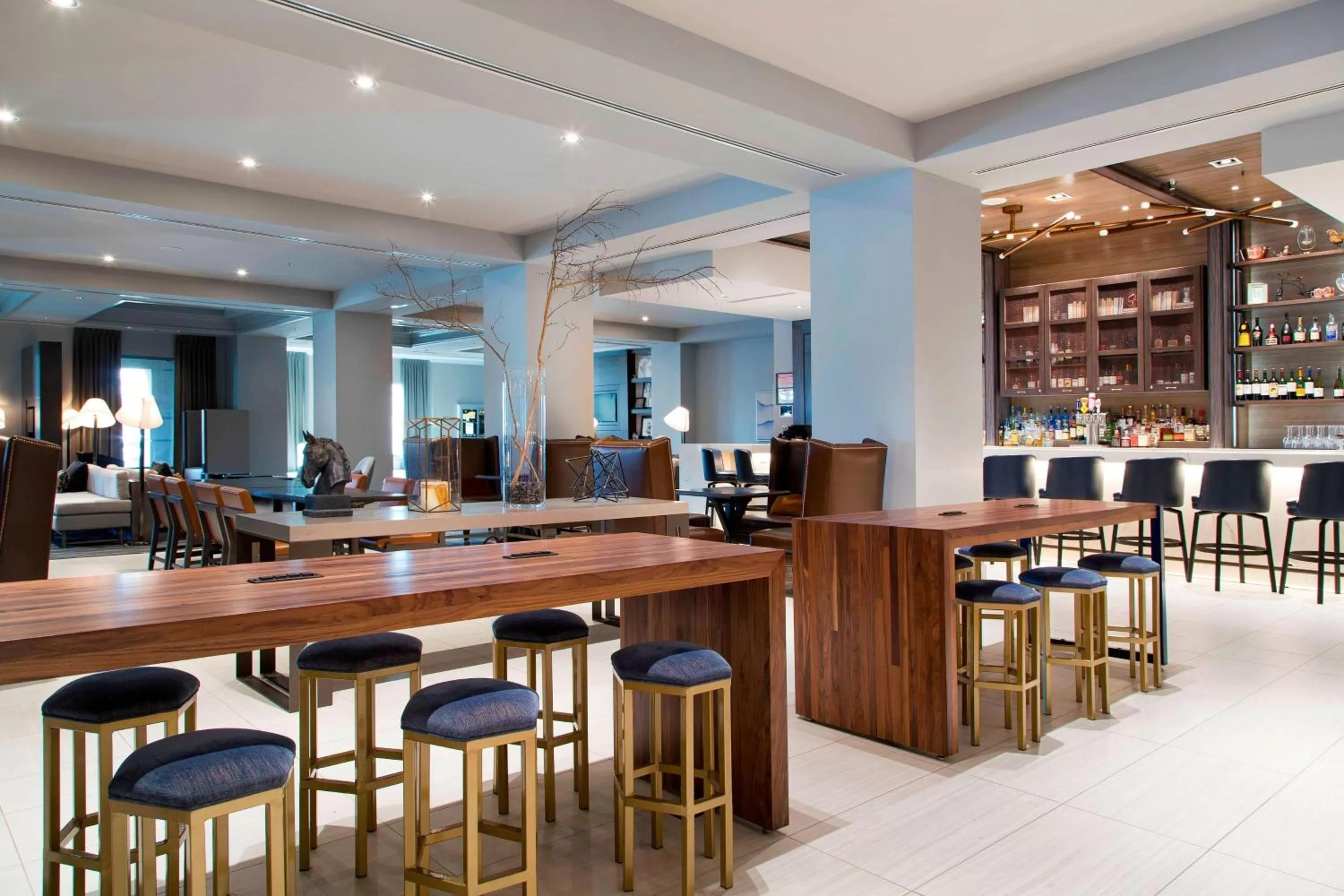 Lounge or bar in Franklin Marriott Cool Springs