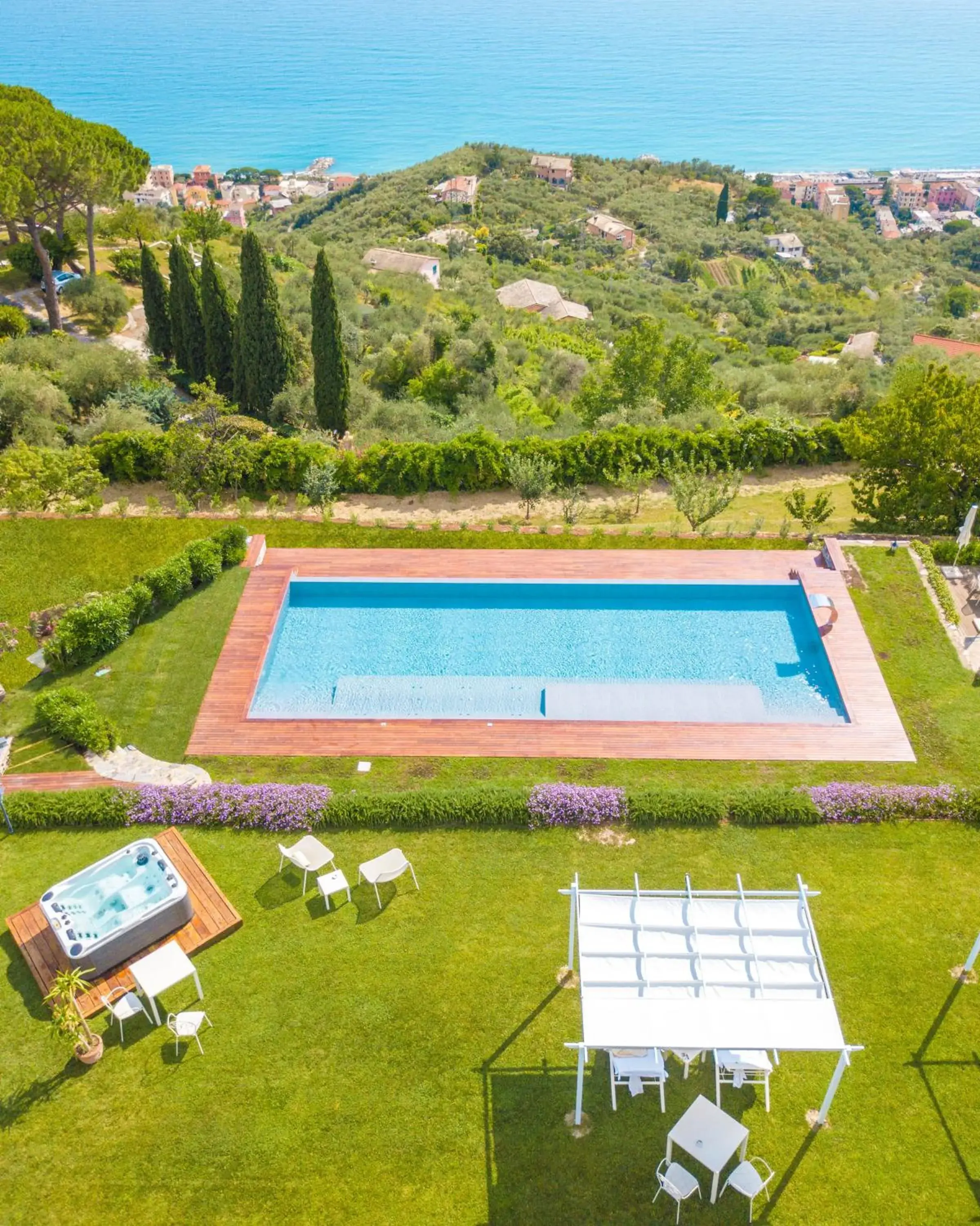 Pool view in Villa Riviera Resort