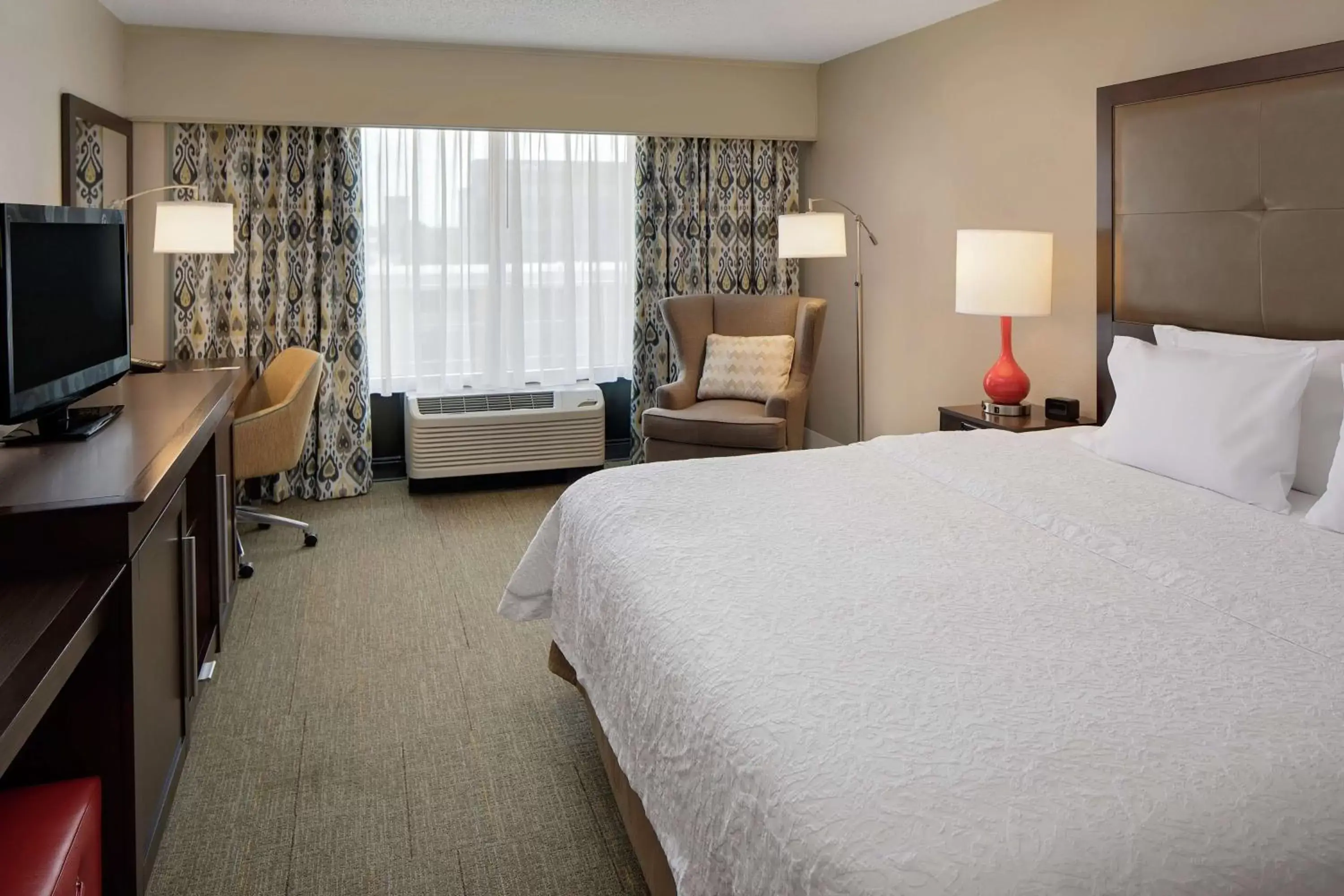 Bed in Hampton Inn Louisville Downtown Bed in Hampton Inn Louisville Downtown