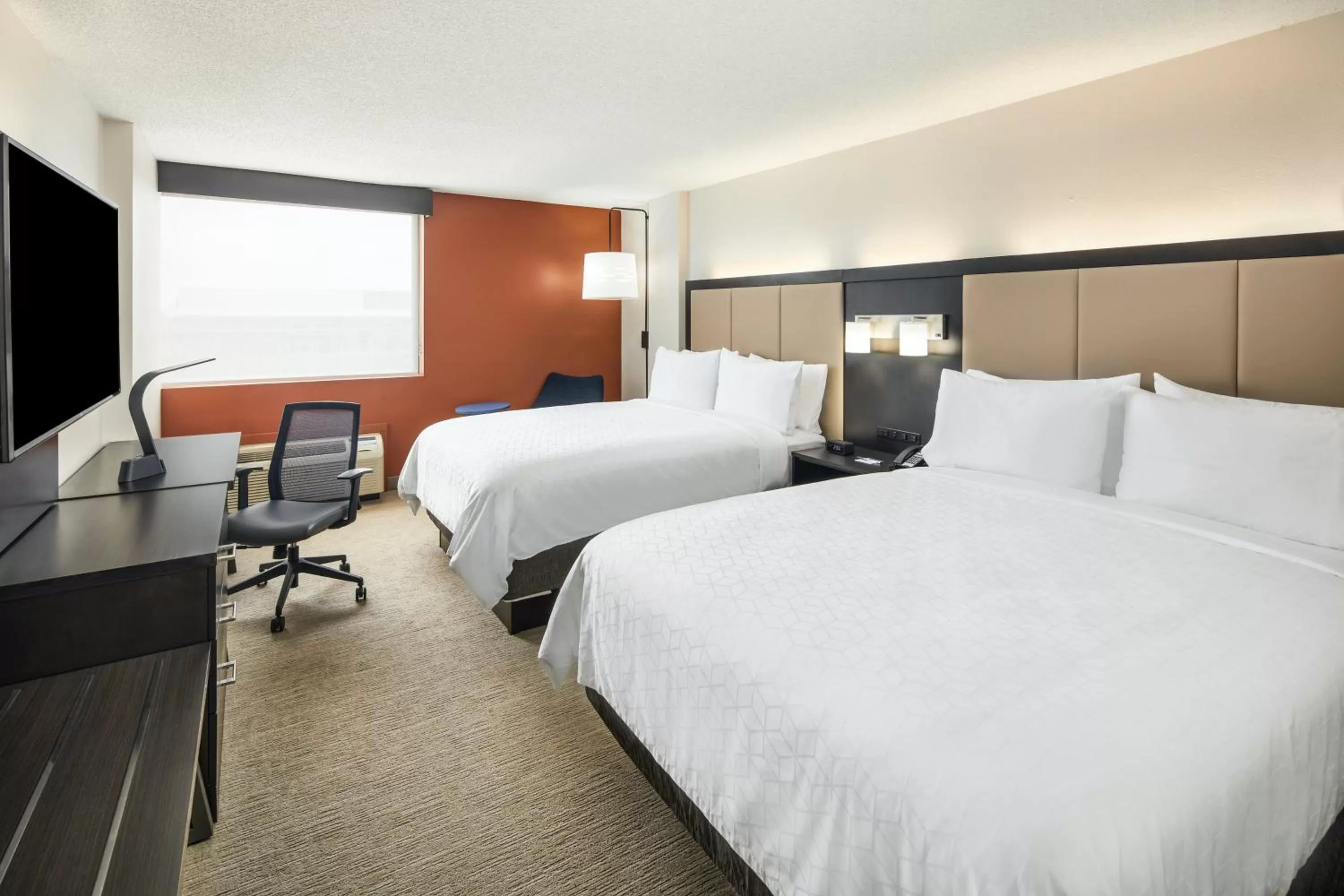Photo of the whole room, Bed in Holiday Inn Express Richmond - Midtown by IHG