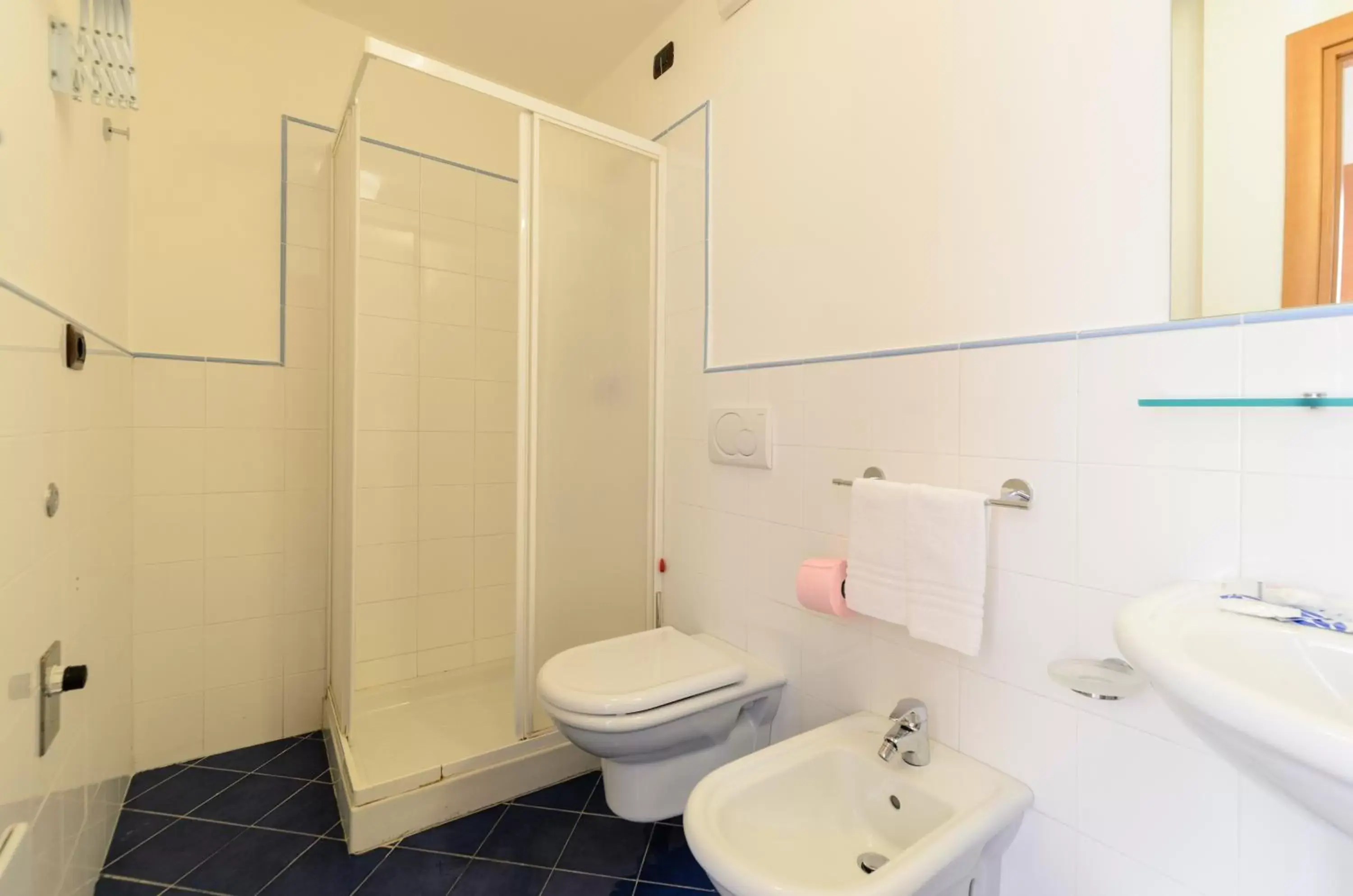 Bathroom in Le Tartarughe Aparthotel