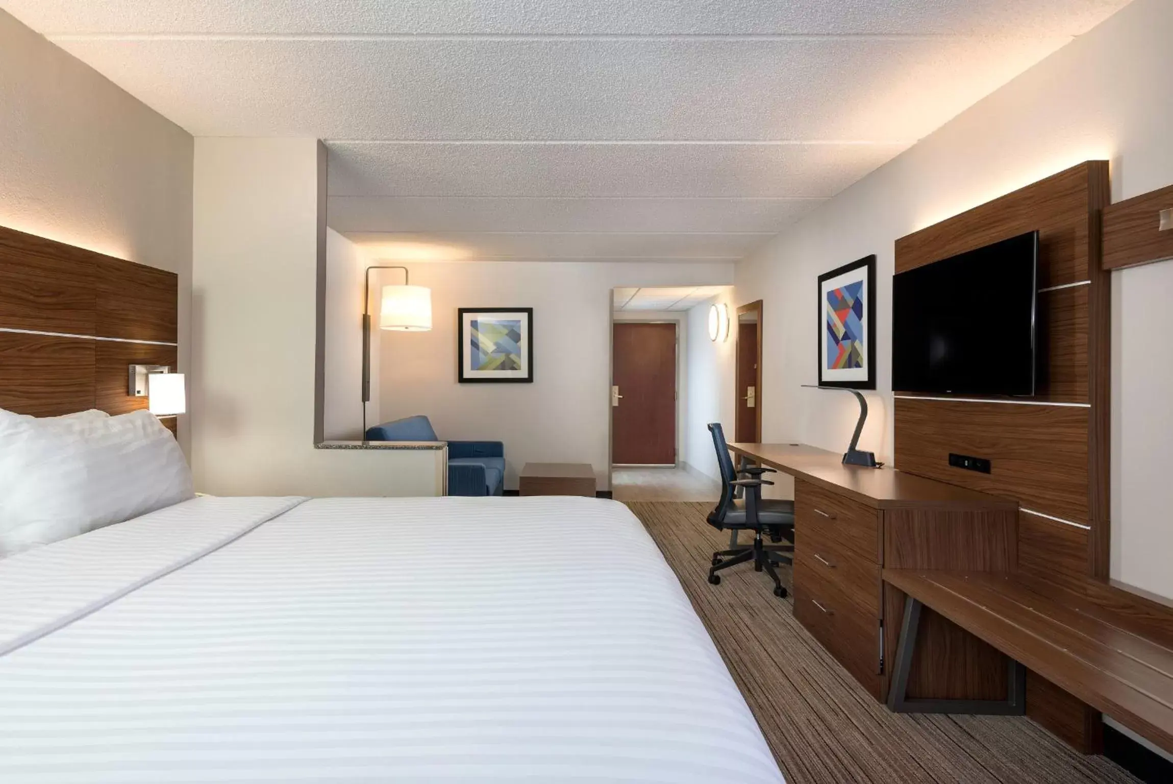 Photo of the whole room, Bed in Holiday Inn Express Hotel & Suites Charlotte Airport-Belmont, an IHG Hotel