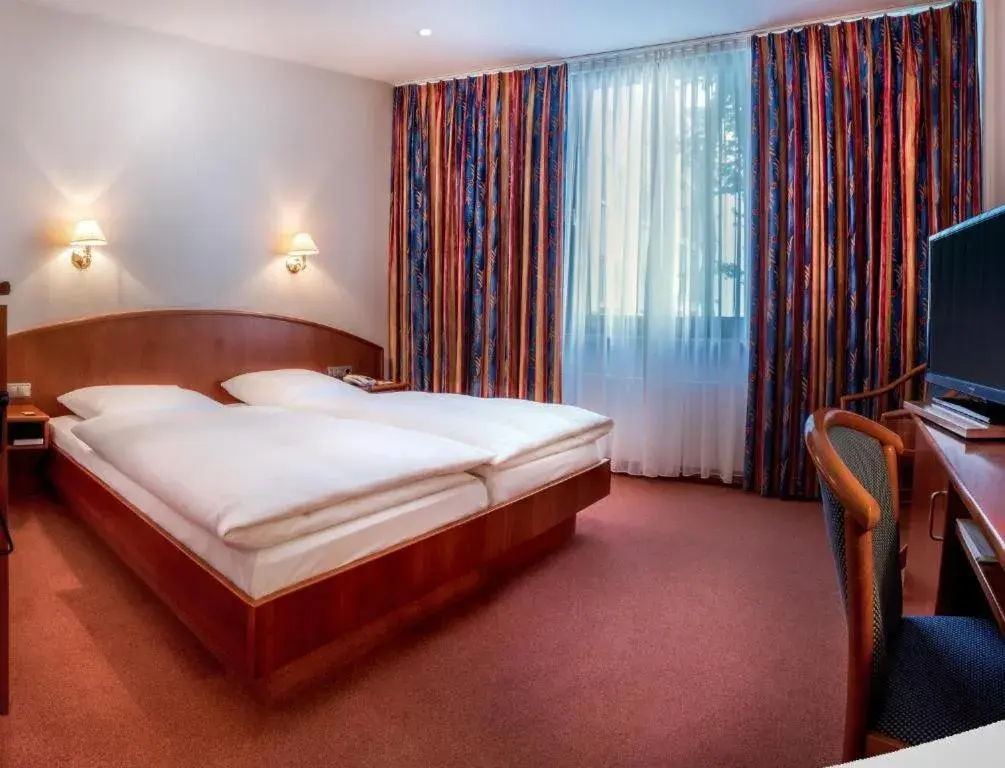 Photo of the whole room, Bed in Hotel Alte Wache