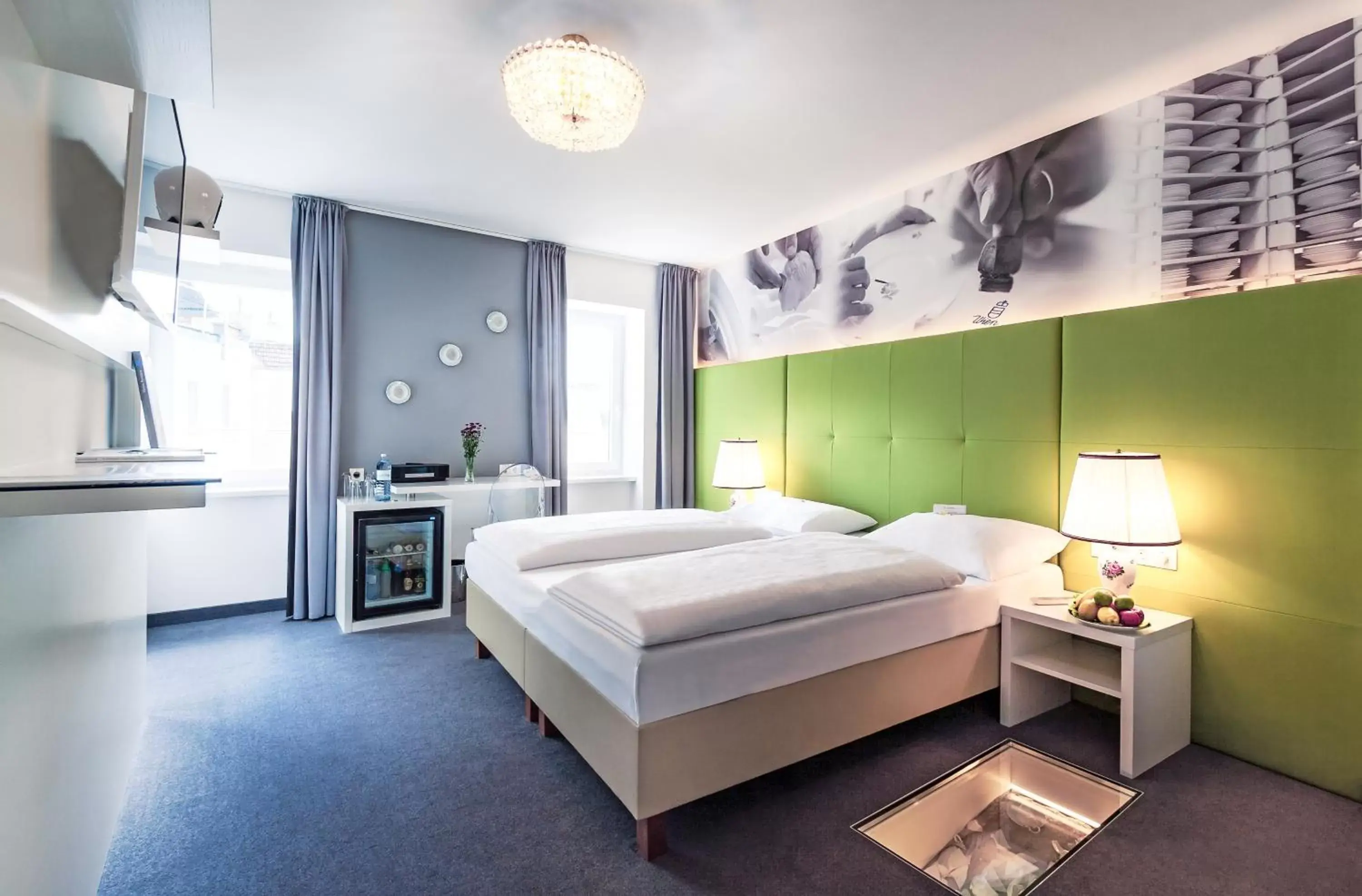 Photo of the whole room, Bed in Boutique Hotel Donauwalzer