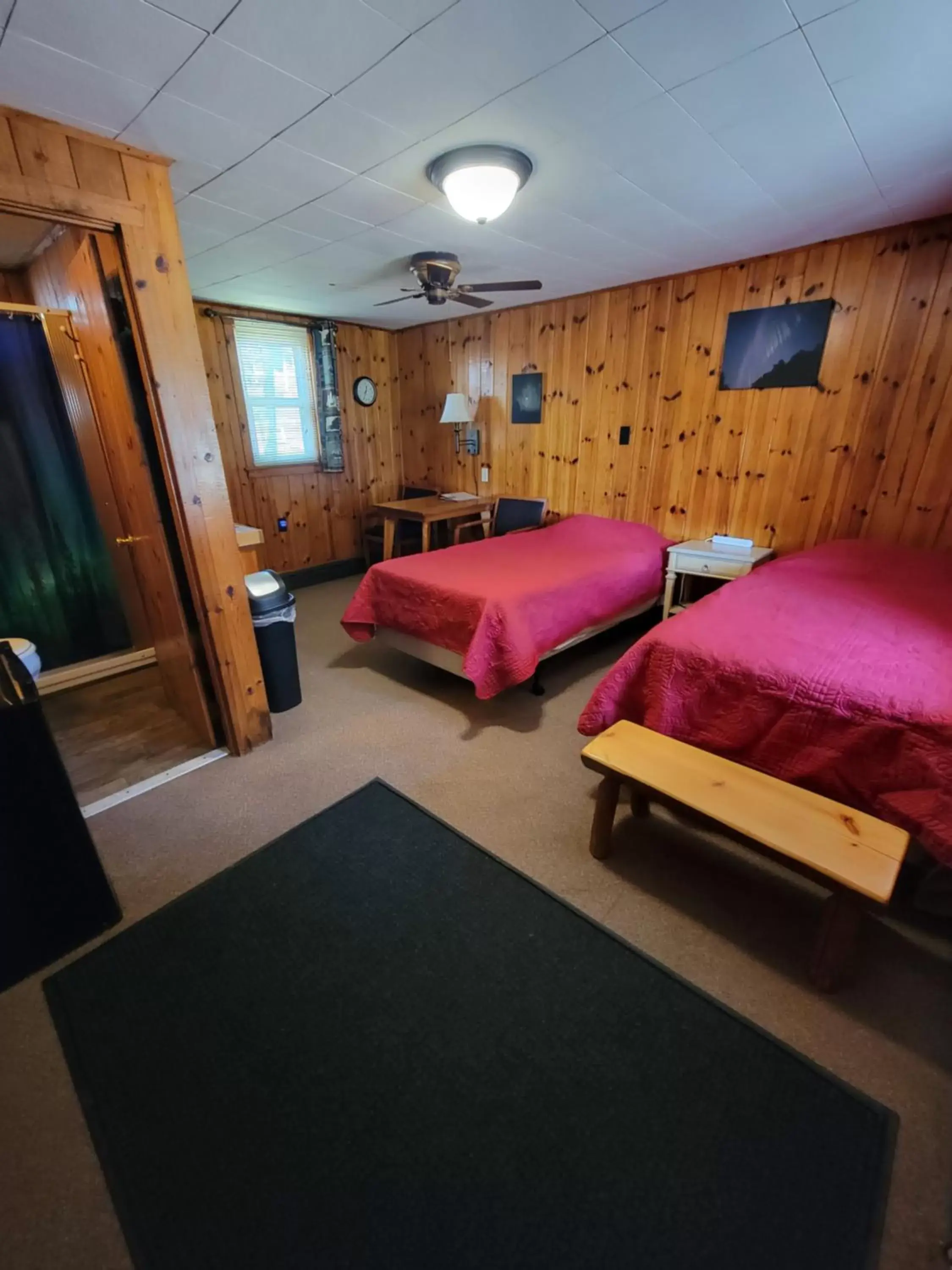 Bed in Two Rivers Motel and Cabins