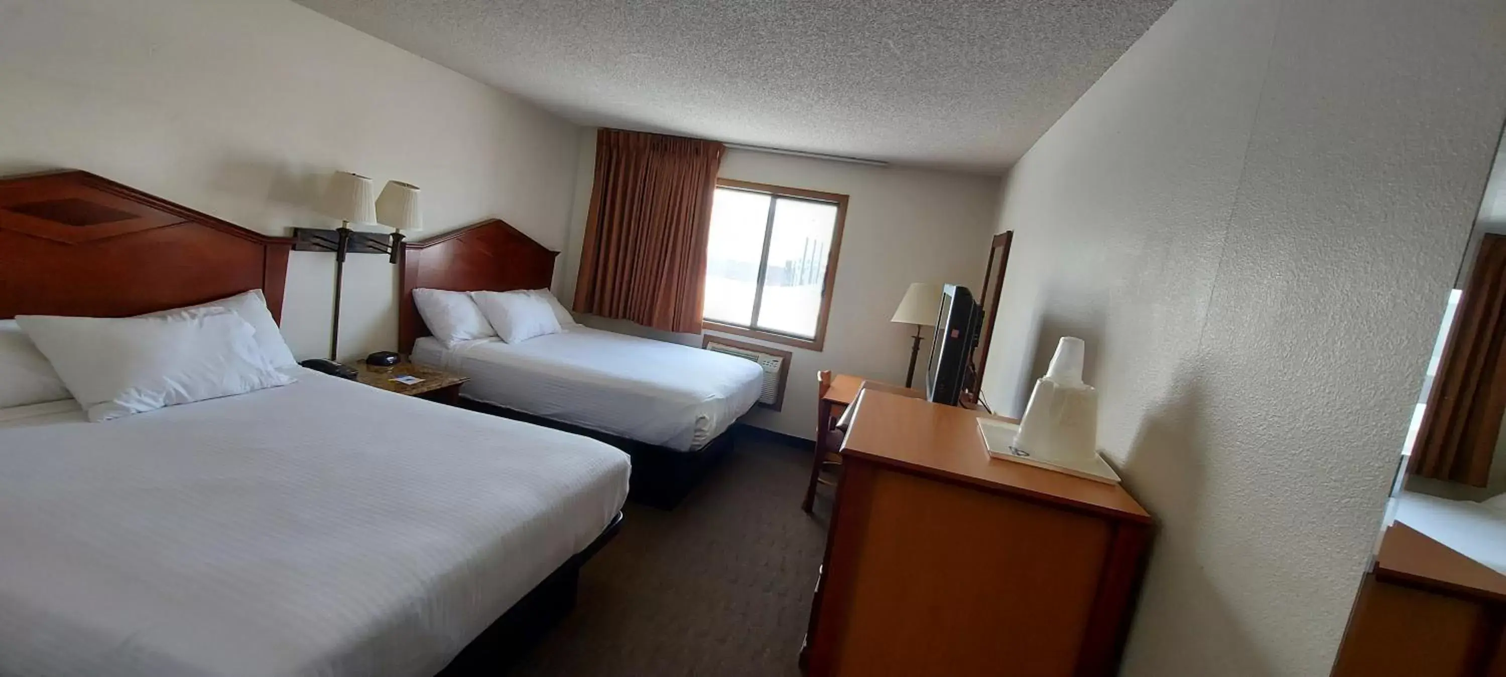 Photo of the whole room, Bed in Days Inn by Wyndham Willmar