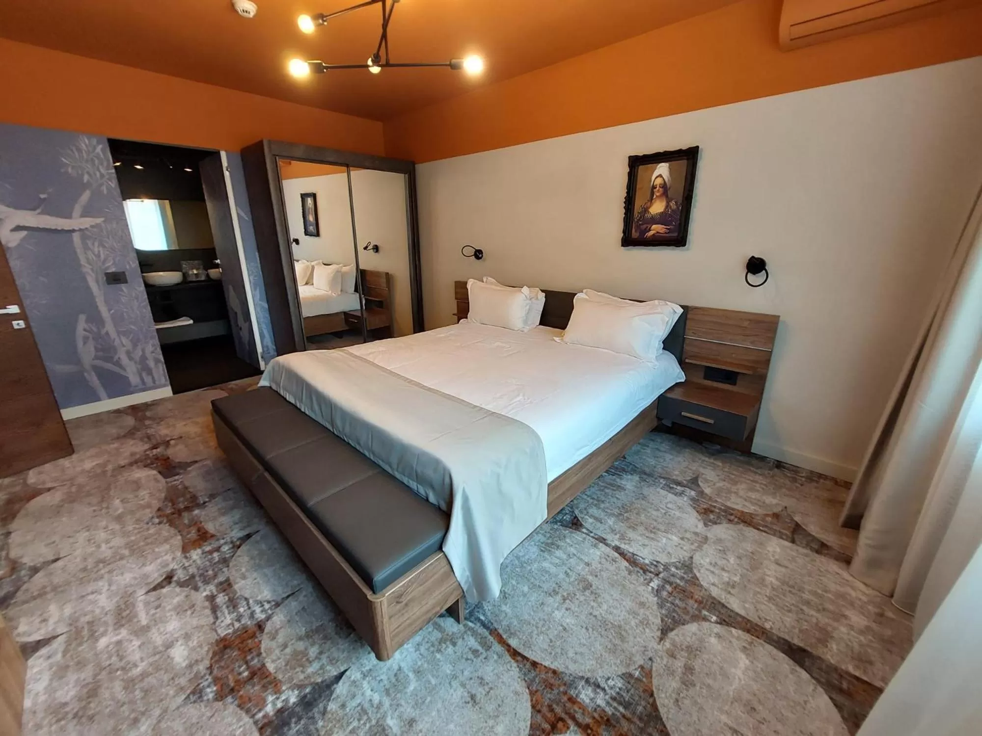 Bed in Bucharest Comfort Suites Hotel