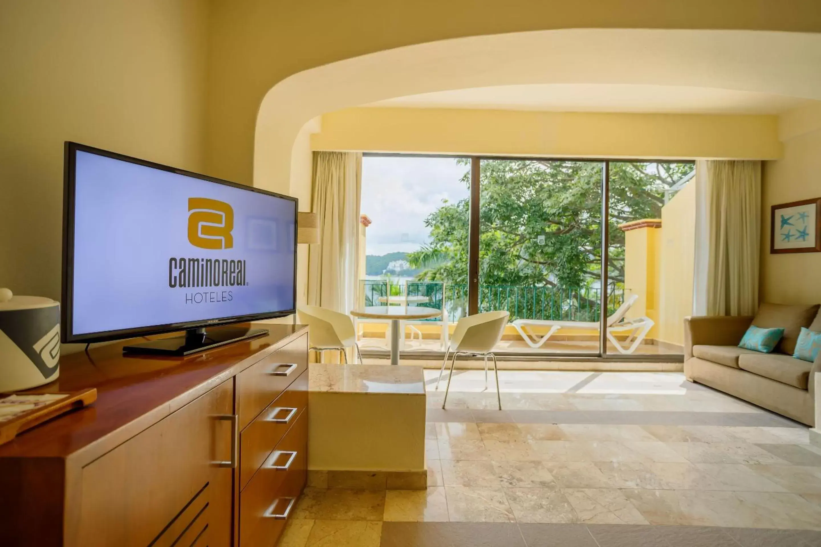 Photo of the whole room, TV/Entertainment Center in Camino Real Acapulco Diamante