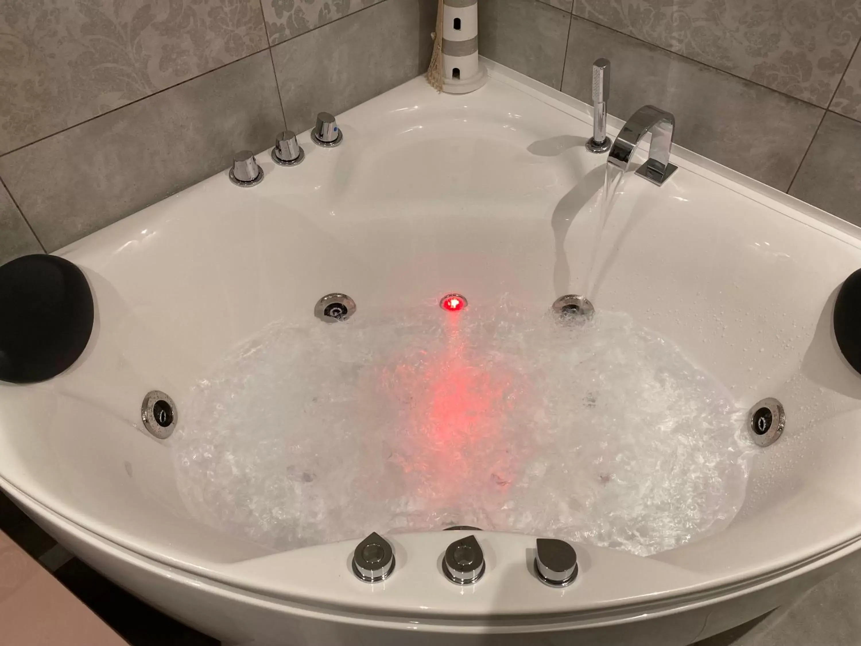 Hot Tub, Bathroom in Hotel Europa Varese