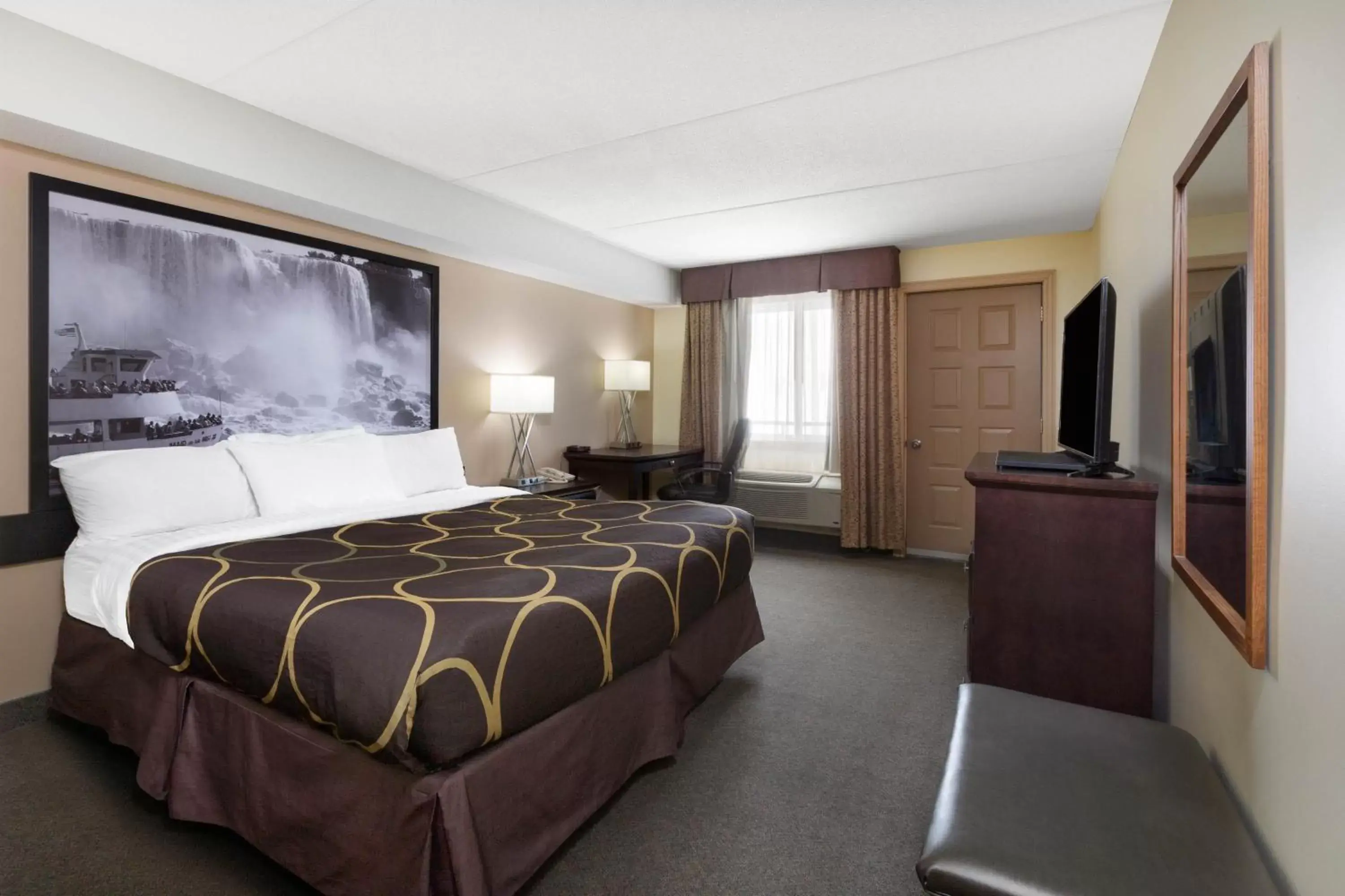 Photo of the whole room in Super 8 by Wyndham Niagara Falls by the Falls