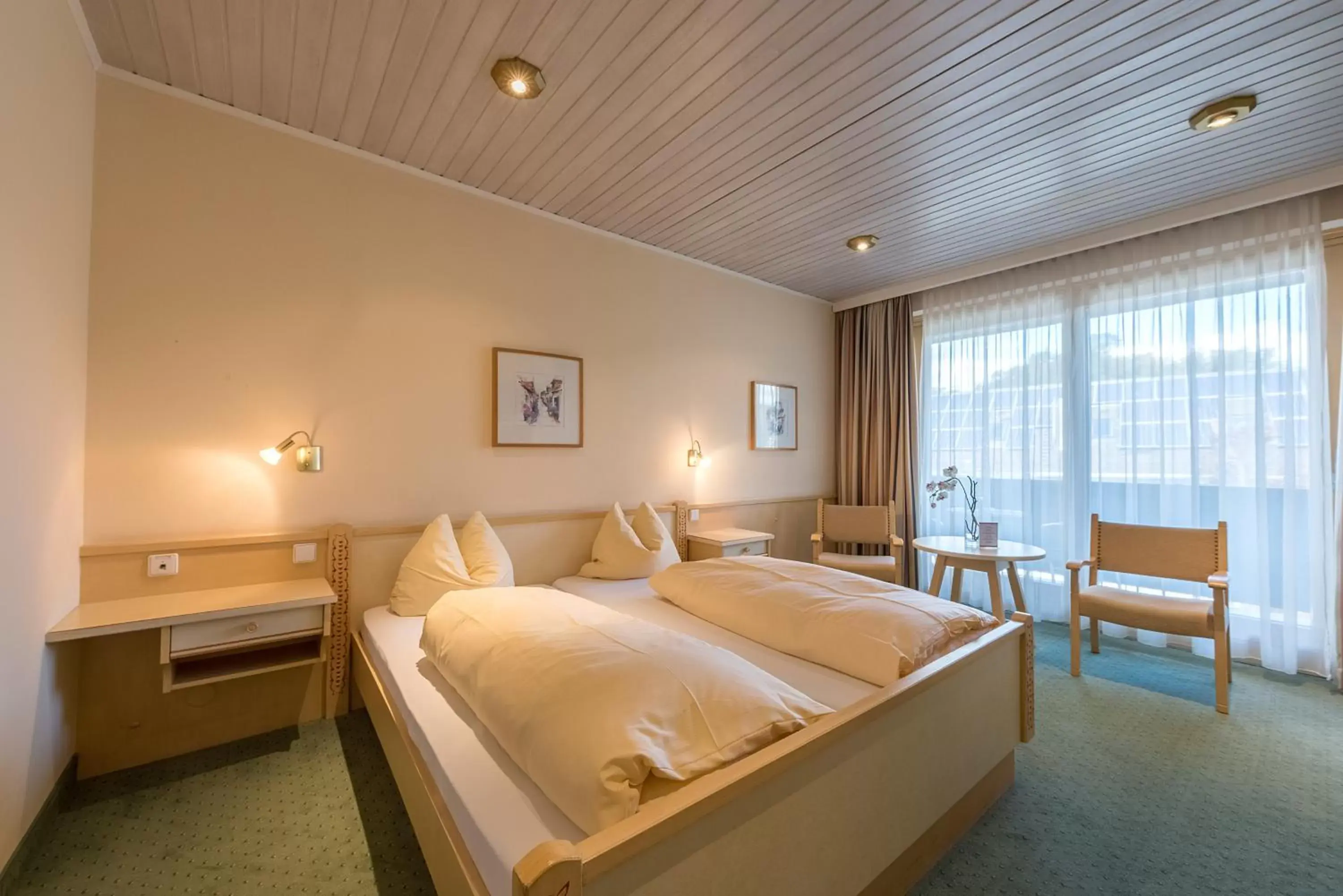 Photo of the whole room, Bed in Hotel Gasthof Bräuwirth