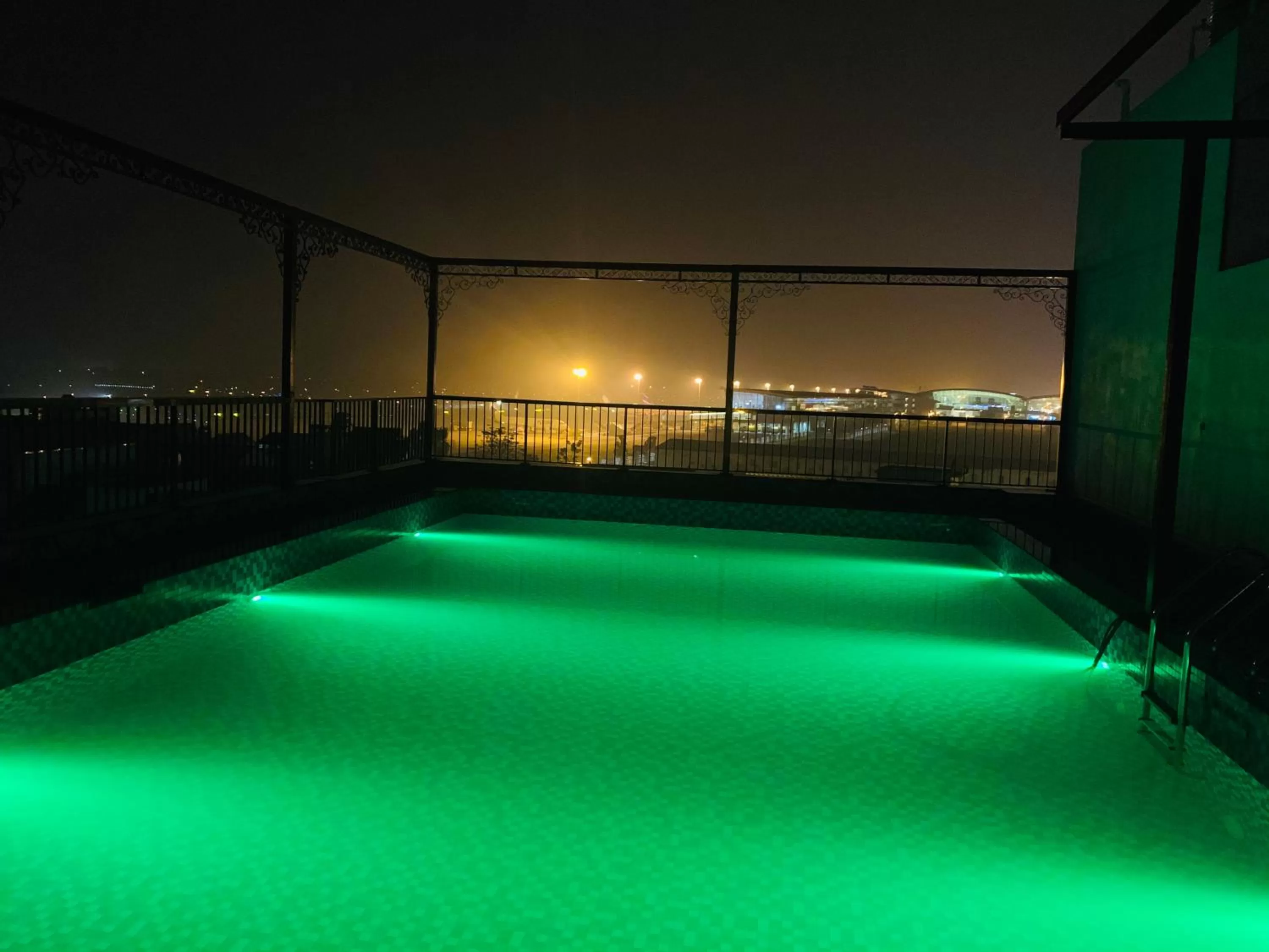Property building, Swimming Pool in Paragon Noi bai Hotel & Pool