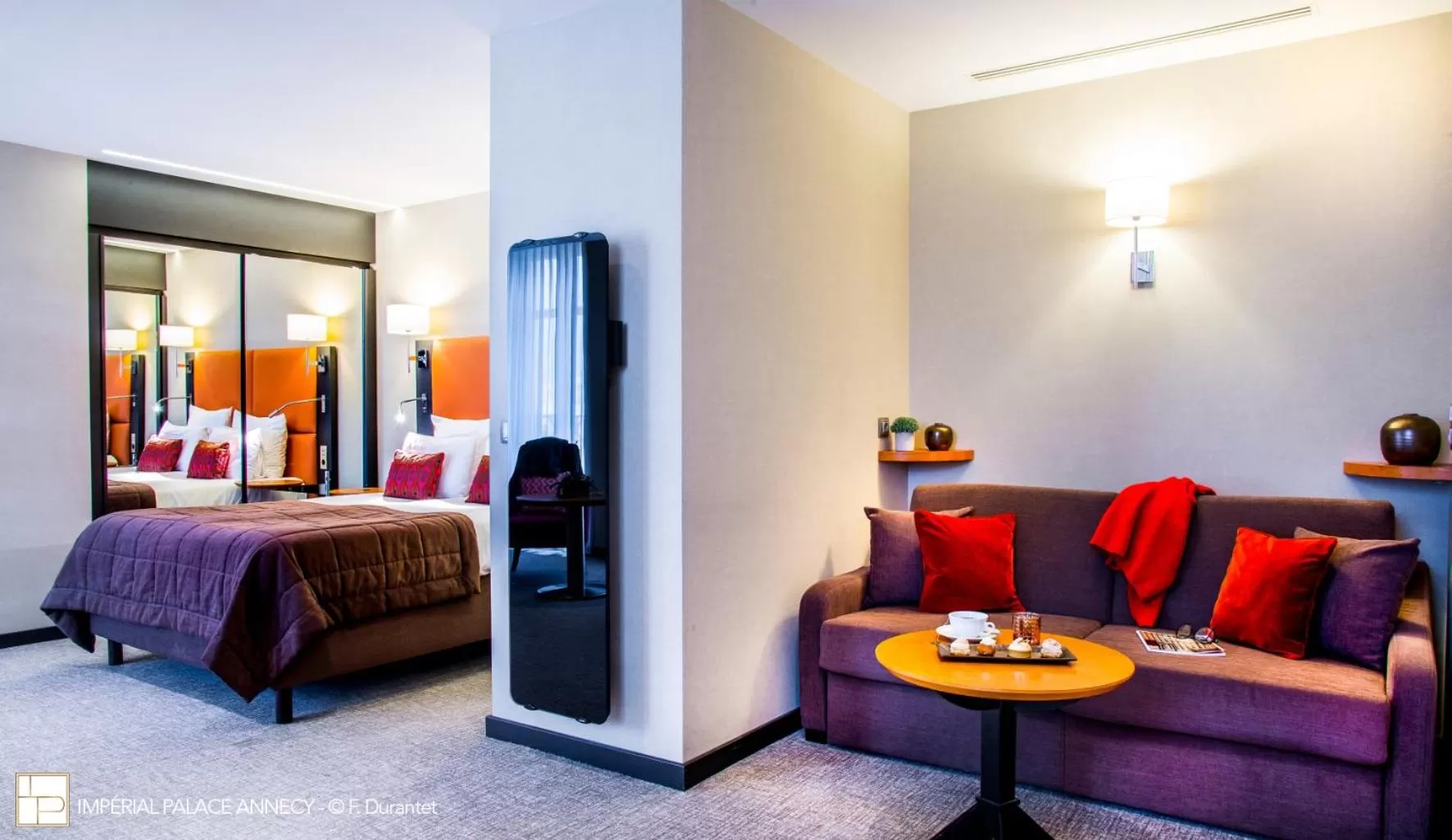 Photo of the whole room, Bed in Impérial Palace